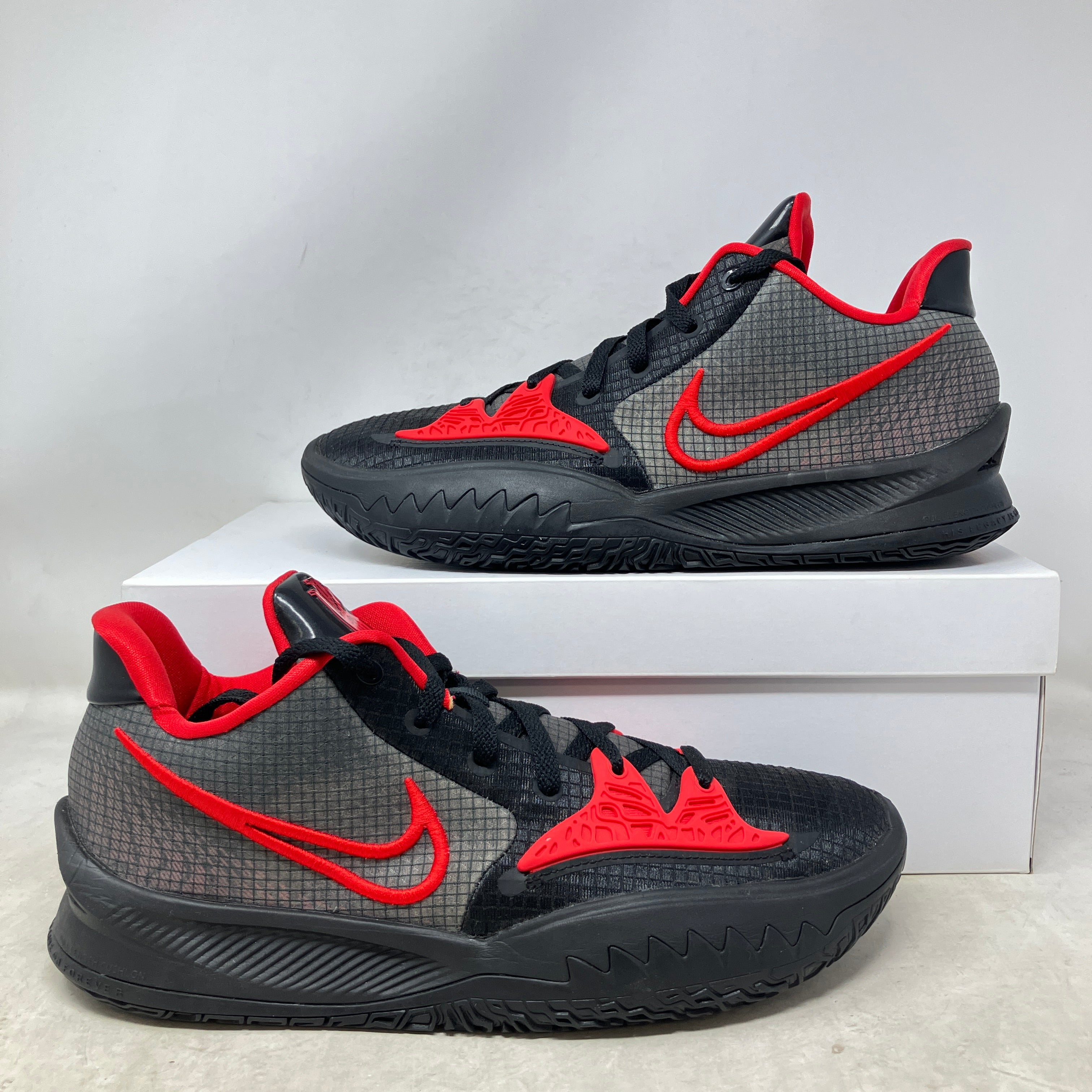 Nike Kyrie 4 Low Bred