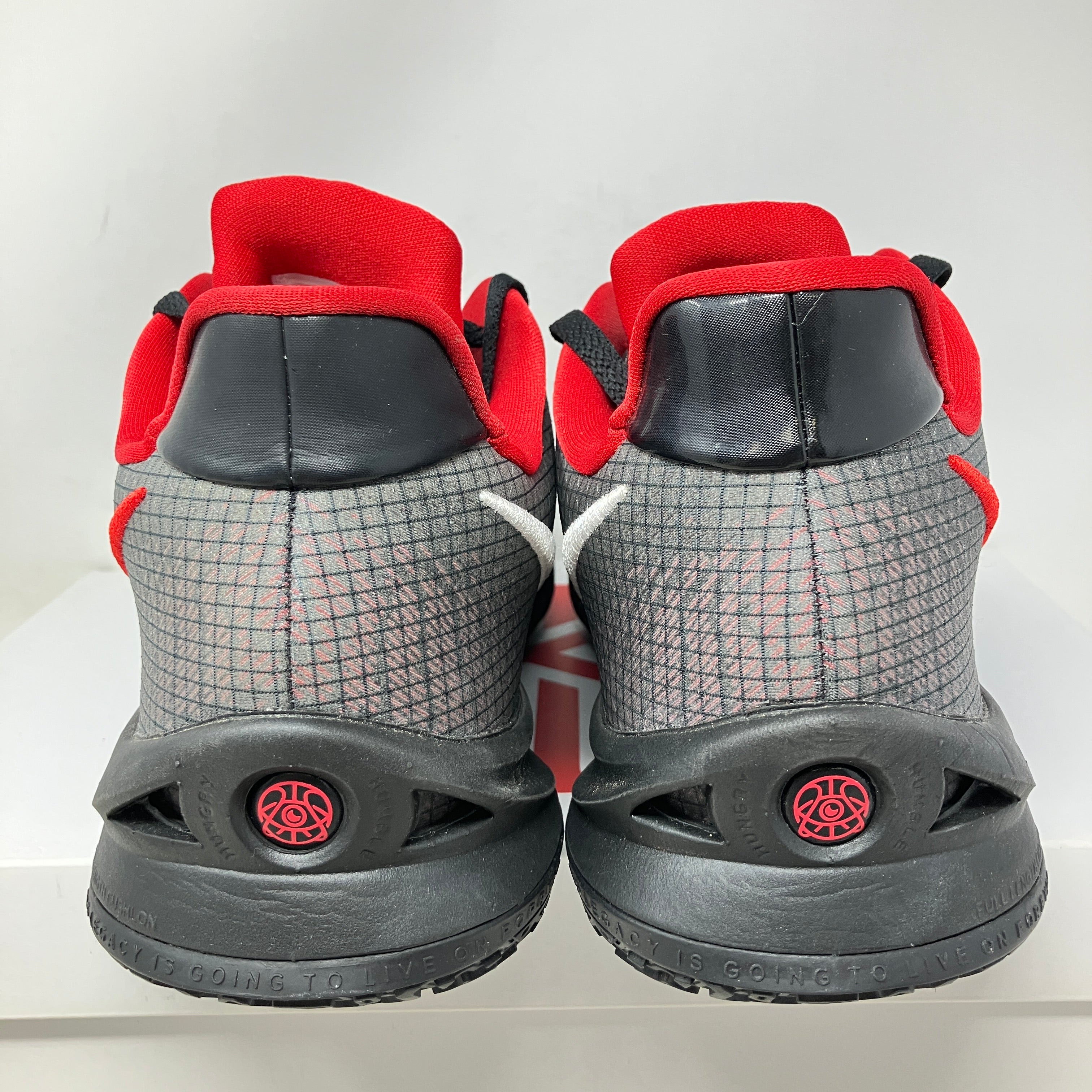 Nike Kyrie 4 Low Bred
