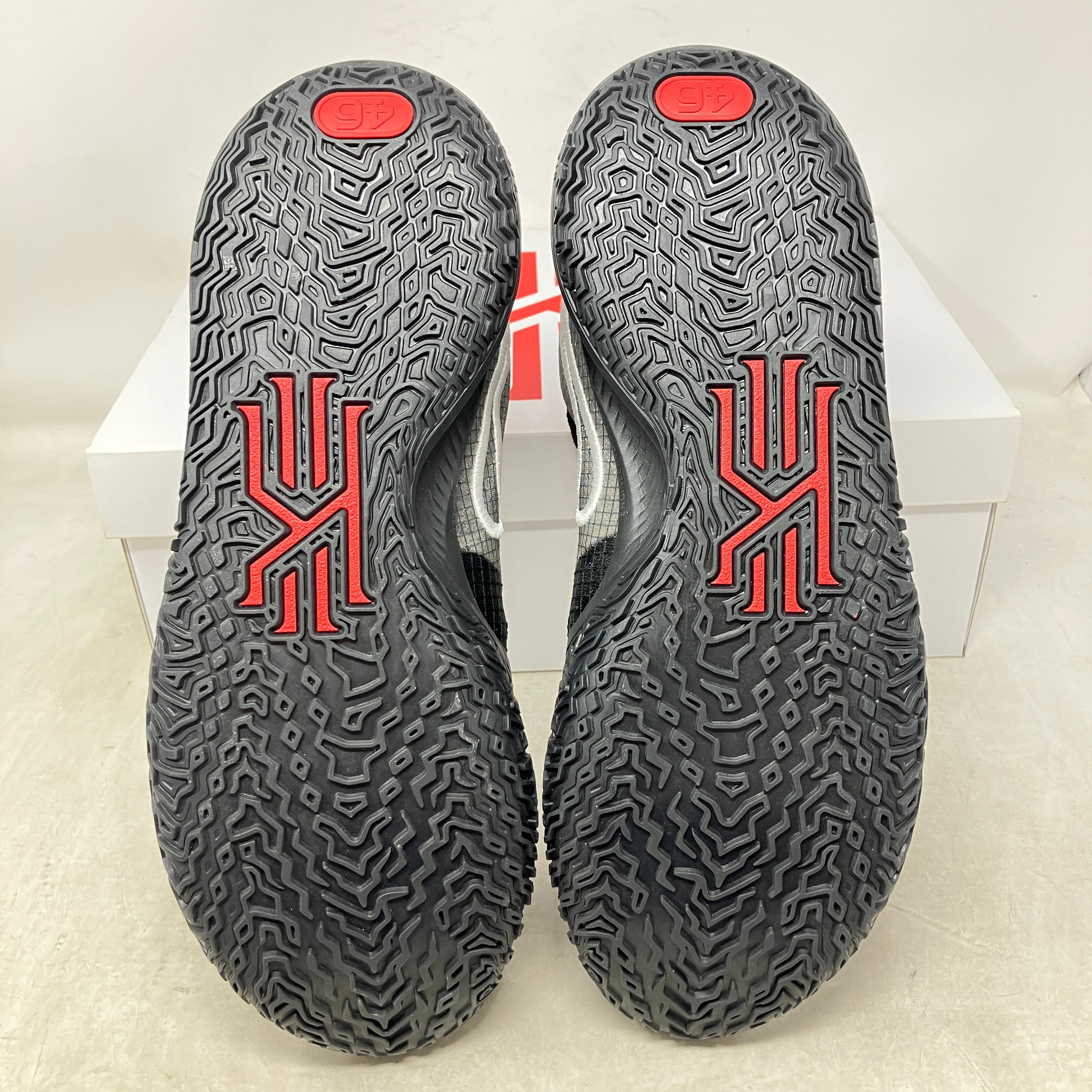 Nike Kyrie 4 Low Bred