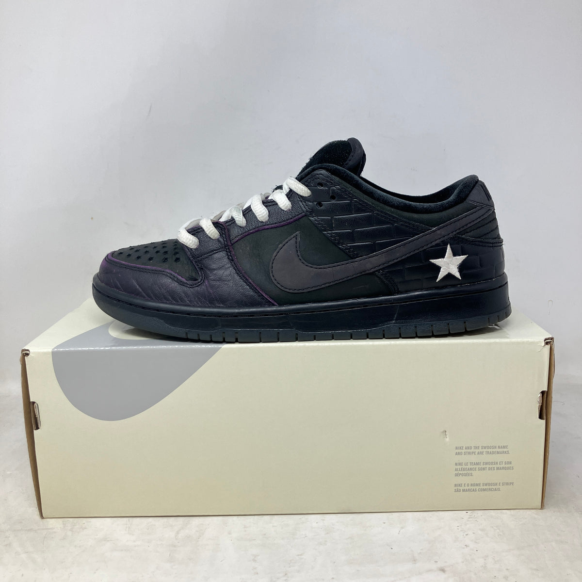 Nike SB Dunk Low Familia First Avenue