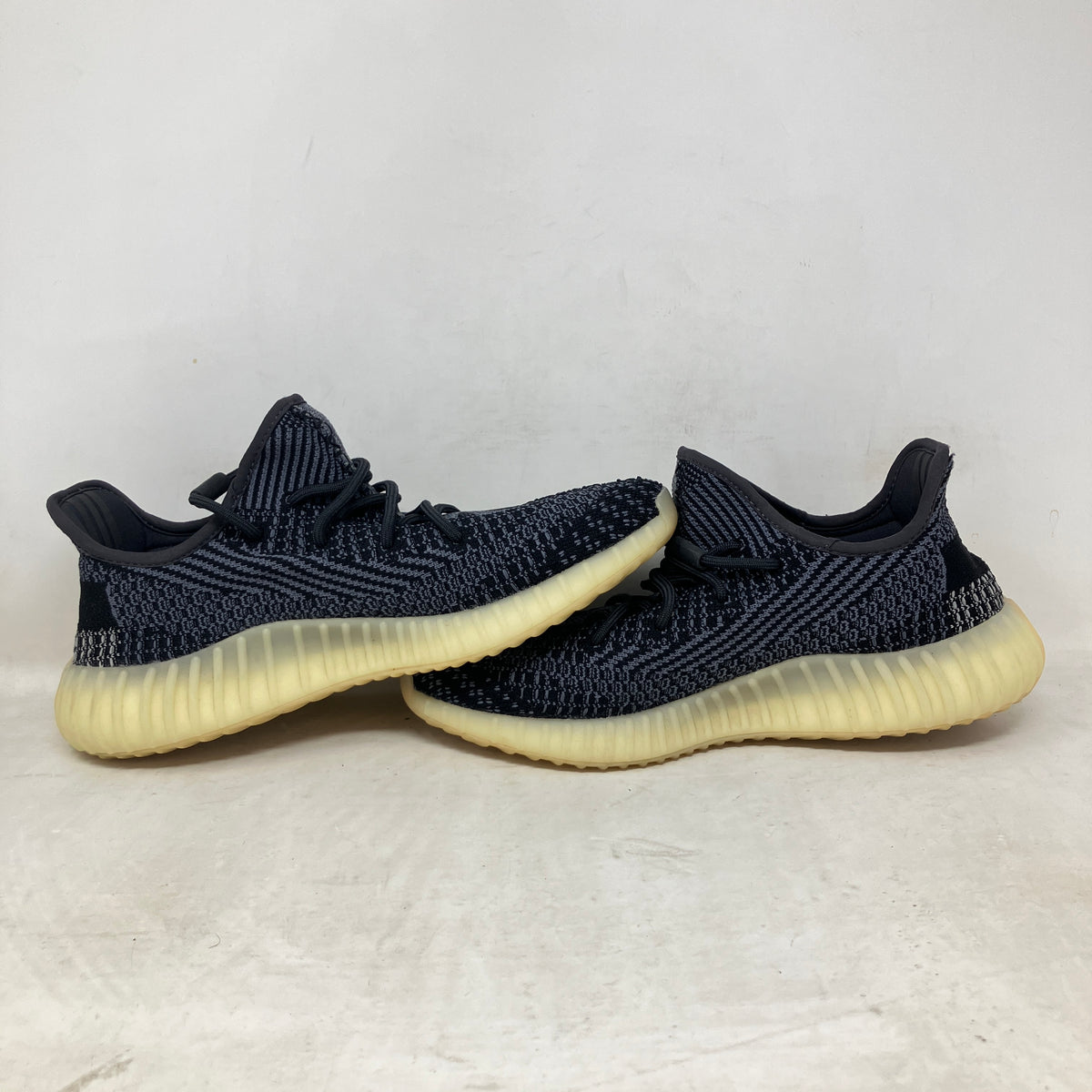 adidas Yeezy Boost 350 V2 Carbon