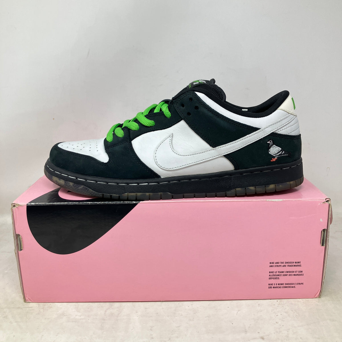 Nike SB Dunk Low Staple Panda Pigeon