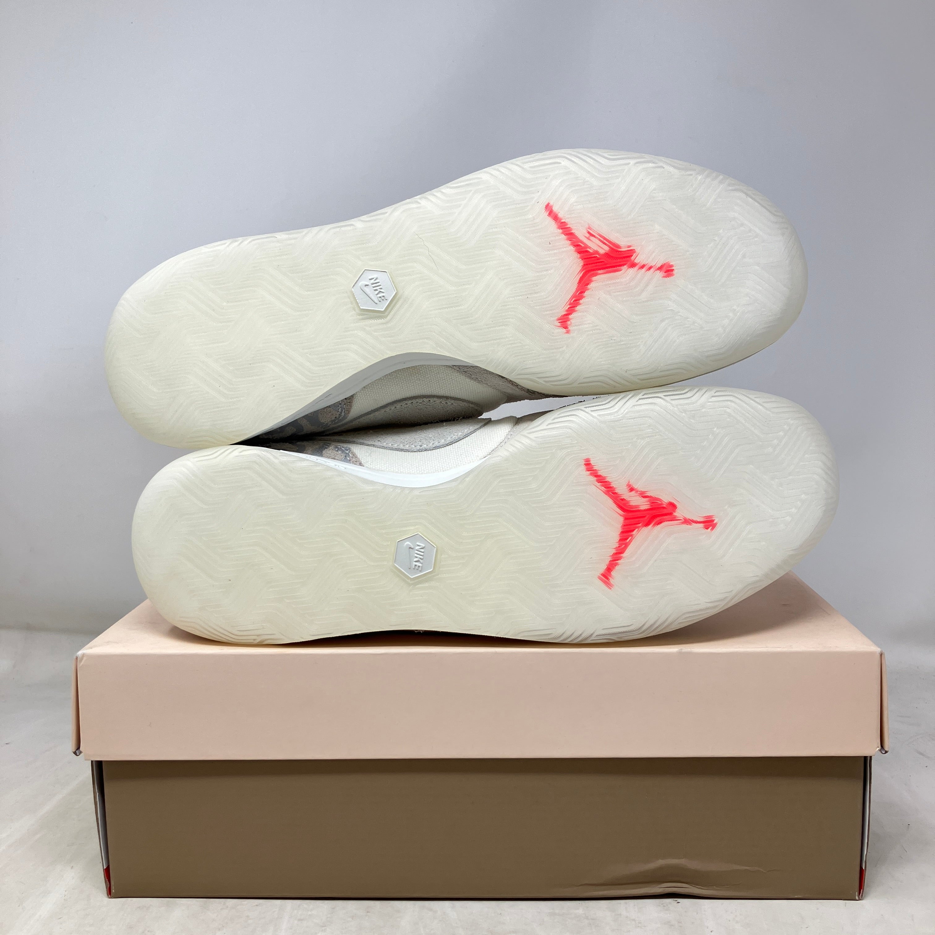 Jordan Tiempo Streetgato SE Phantom Sail