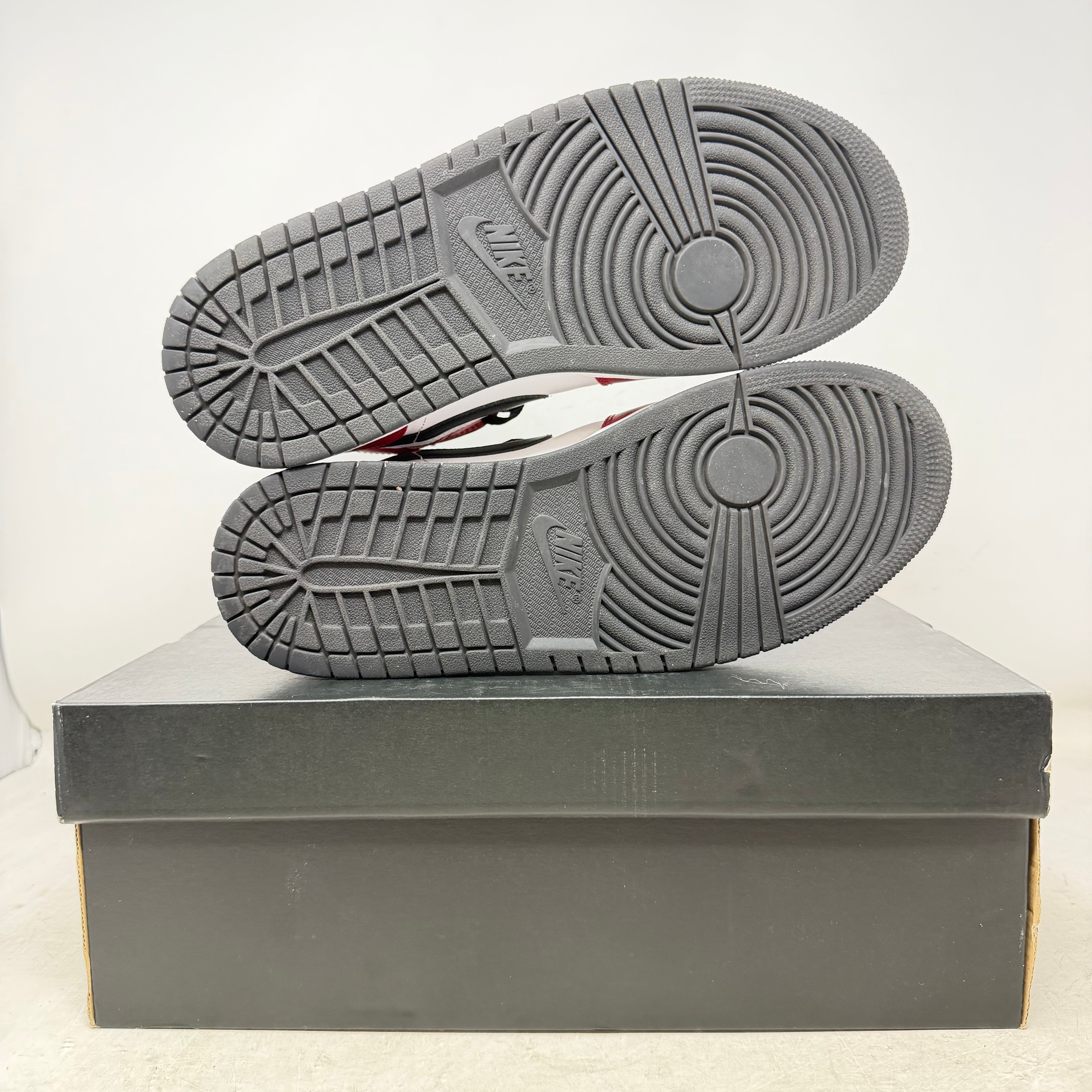 Jordan 1 Mid Chicago Toe