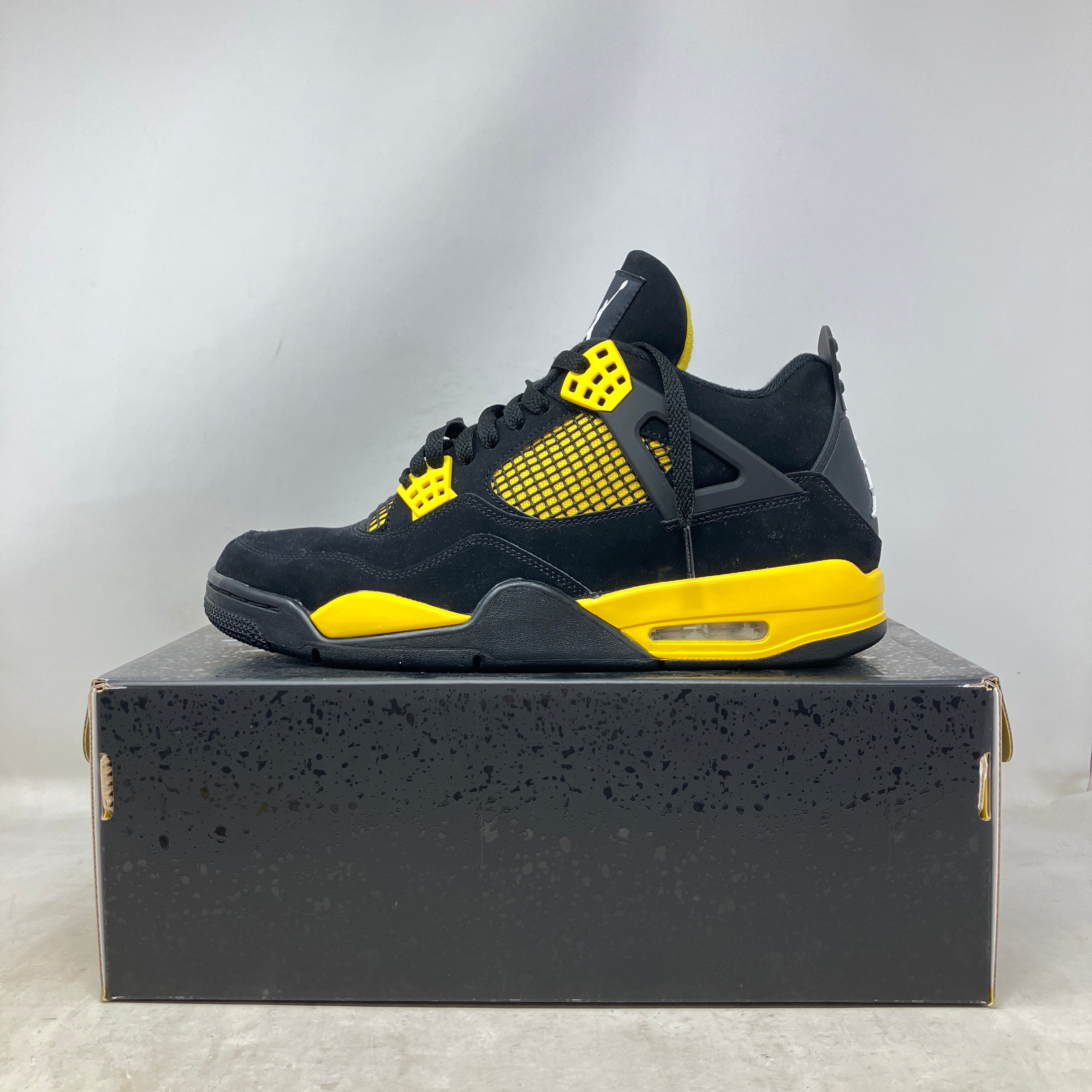 Jordan 4 Retro Thunder (2023)