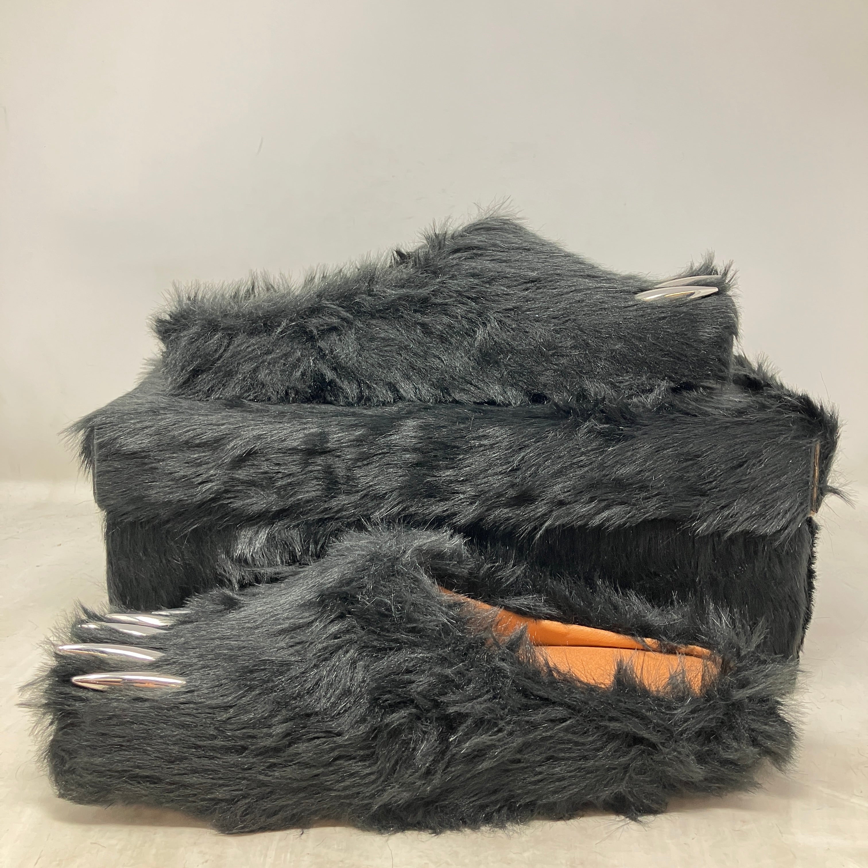 Bravest Studios Bear Claw Mule Black