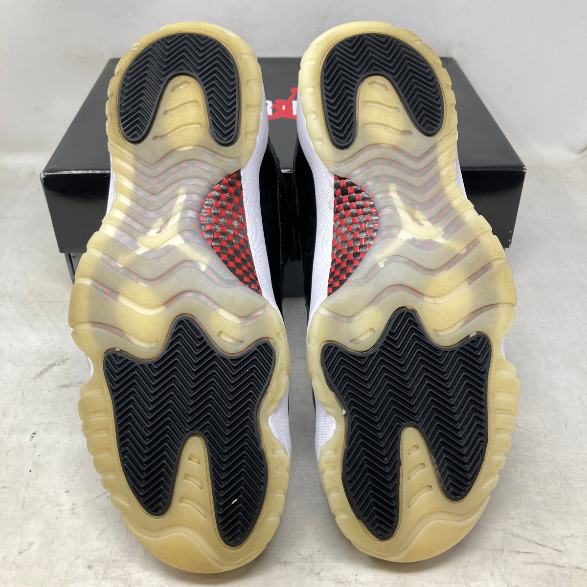 Jordan 11 Retro Low 72-10