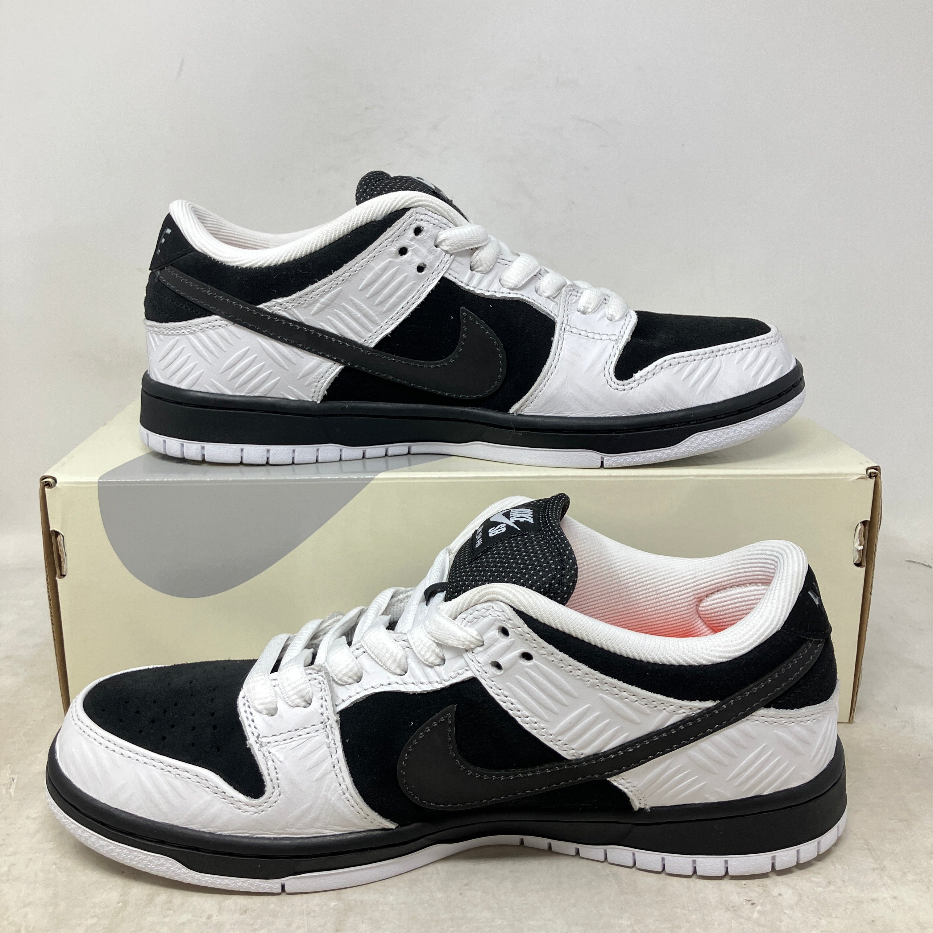 Nike SB Dunk Low TIGHTBOOTH