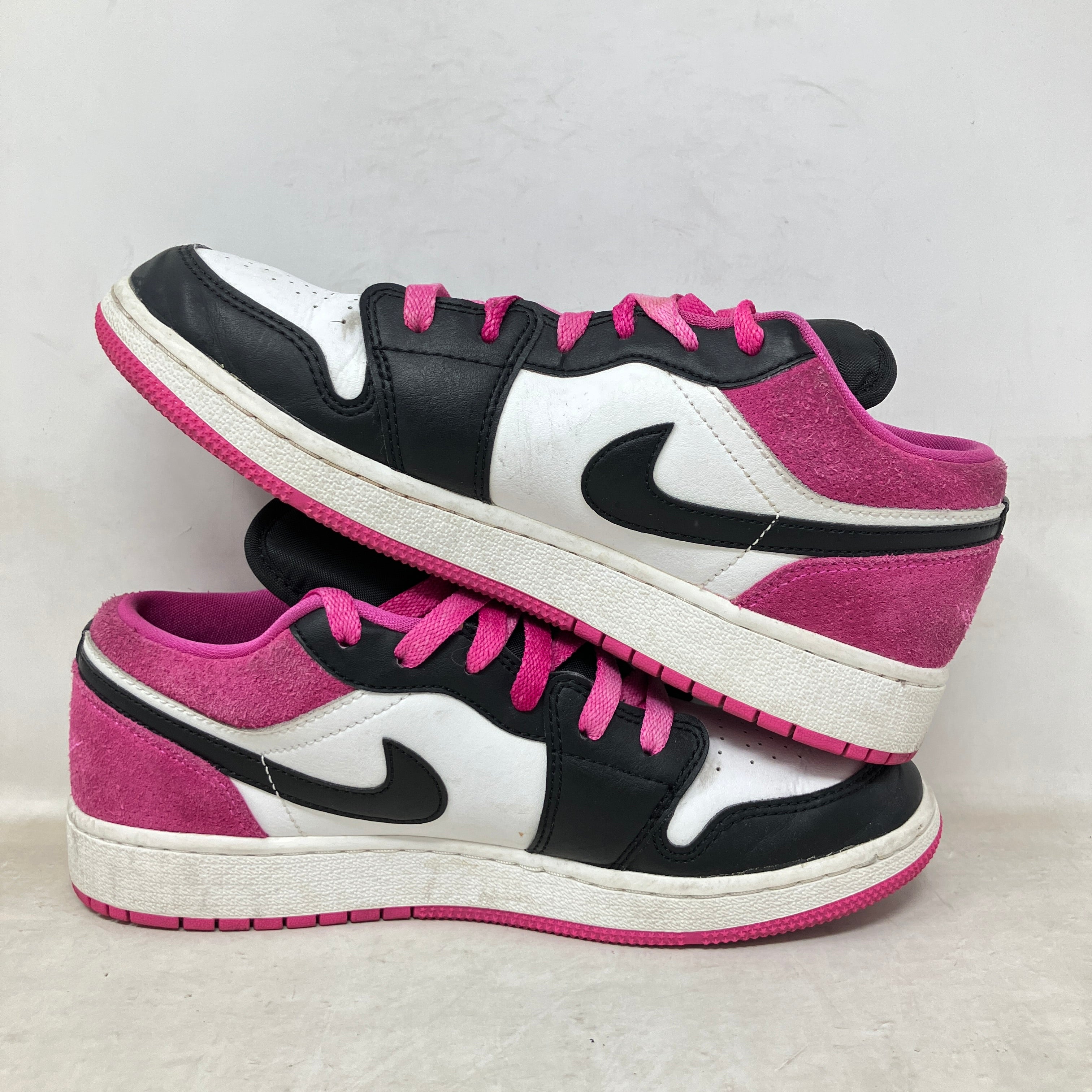Jordan 1 Low Black Active Fuchsia (GS)