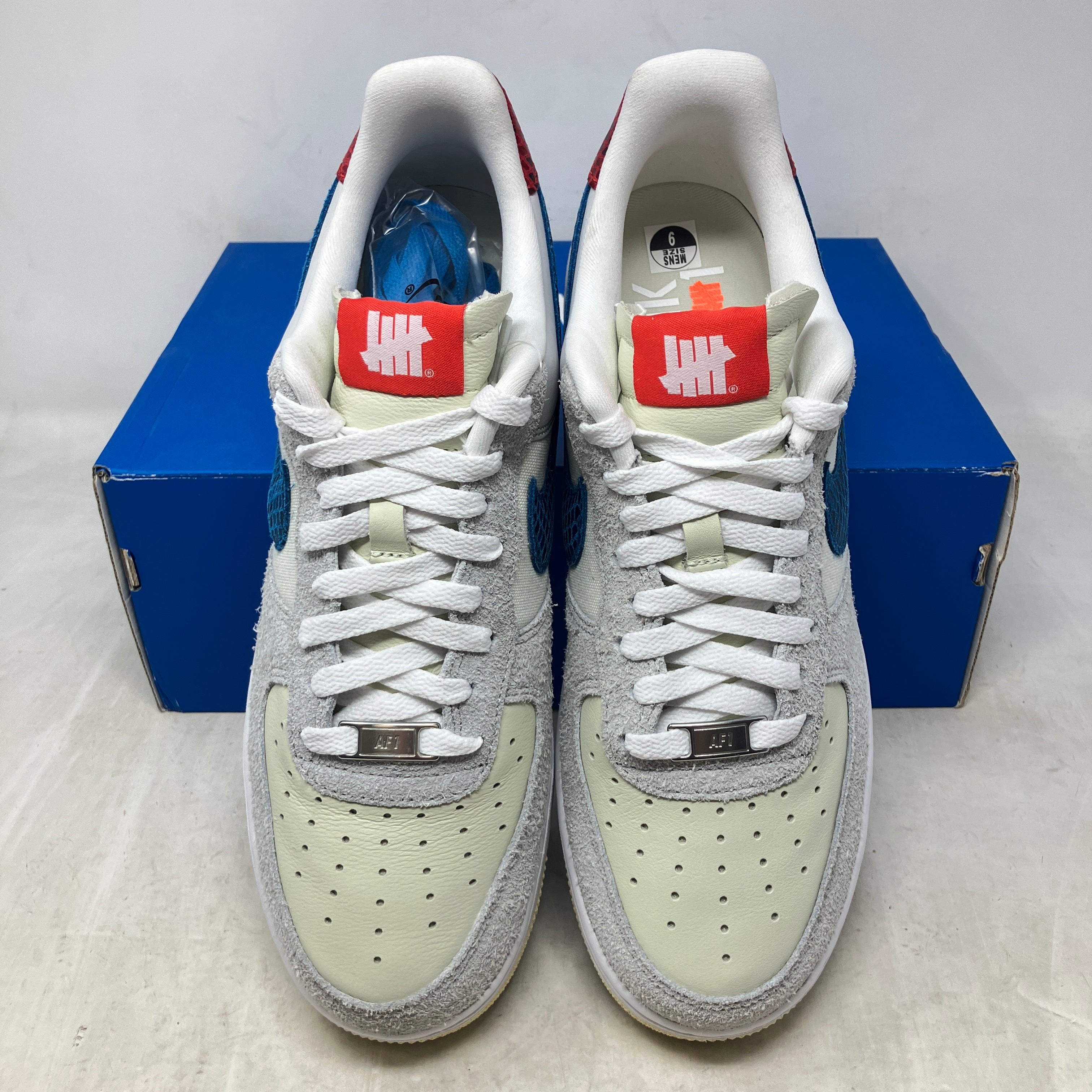 Nike Air Force 1 Low SP Undefeated 5 On It Dunk vs. AF1