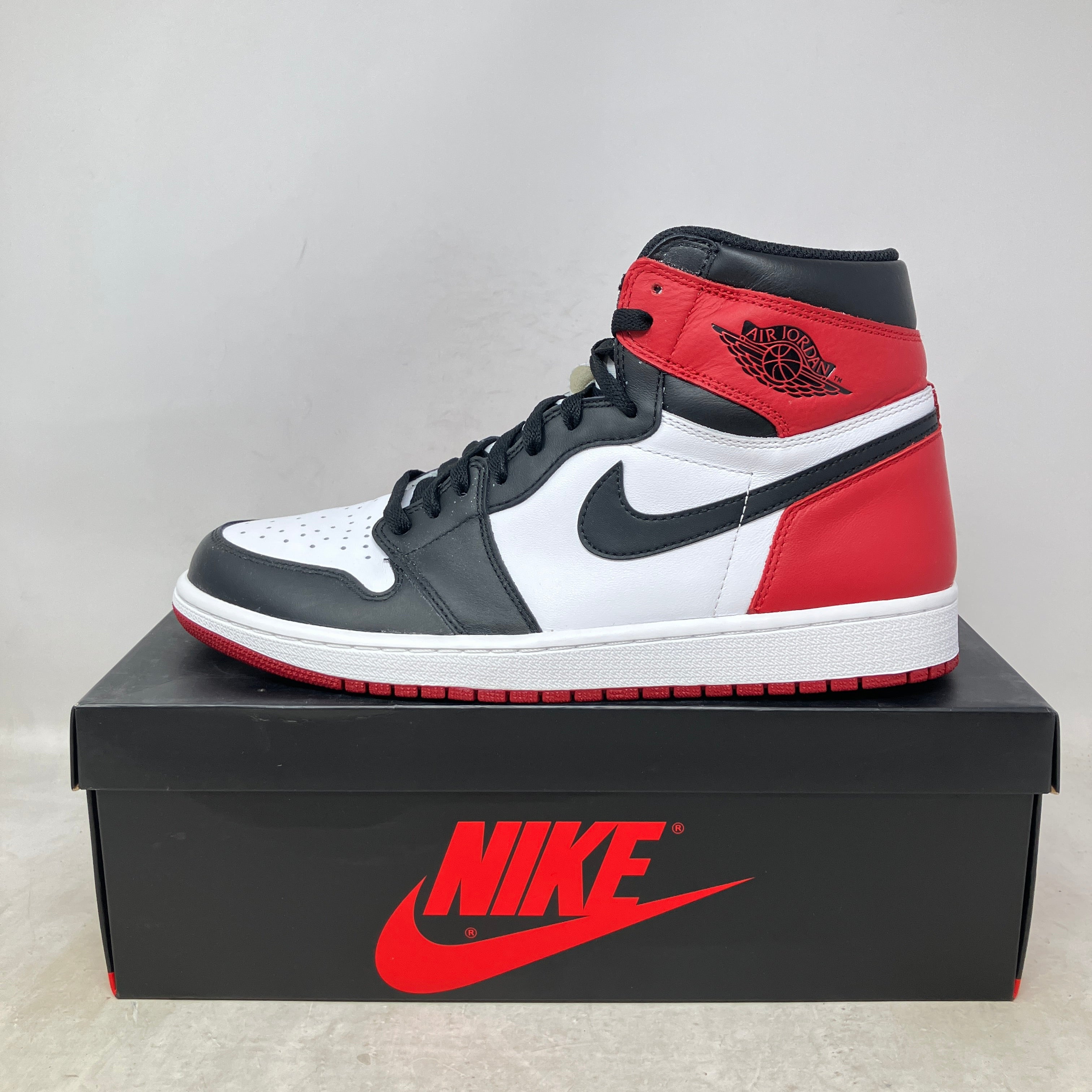Jordan 1 Retro Black Toe (2016)