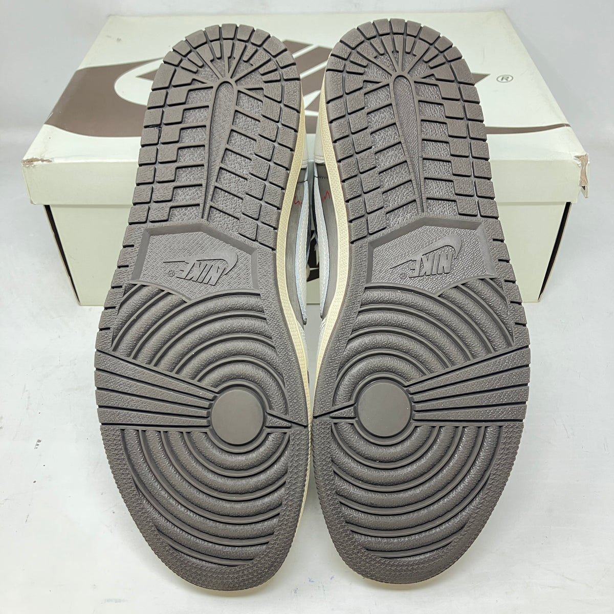 Jordan 1 Retro Low OG SP Travis Scott Reverse Mocha