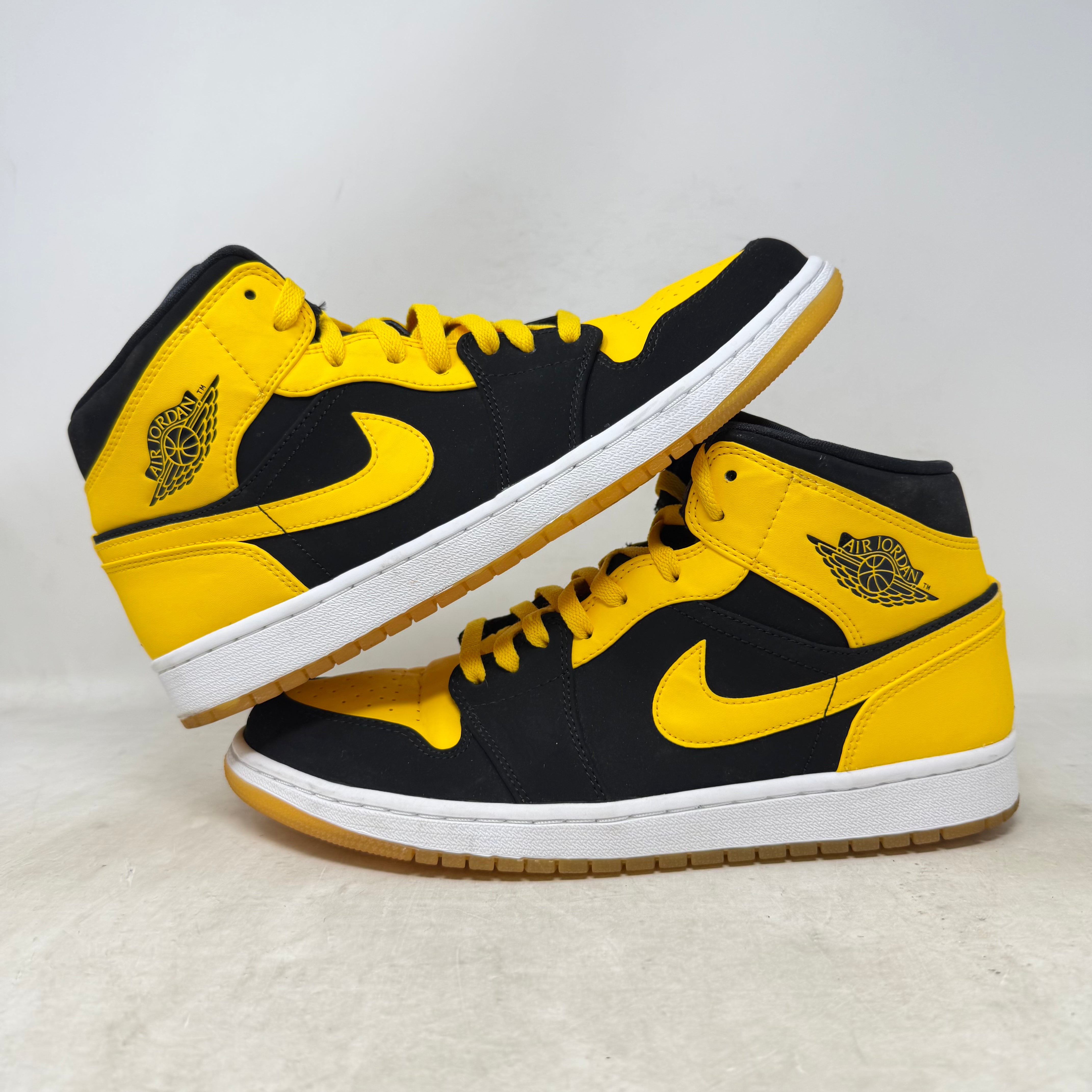 Jordan 1 Retro Mid New Love (2017)