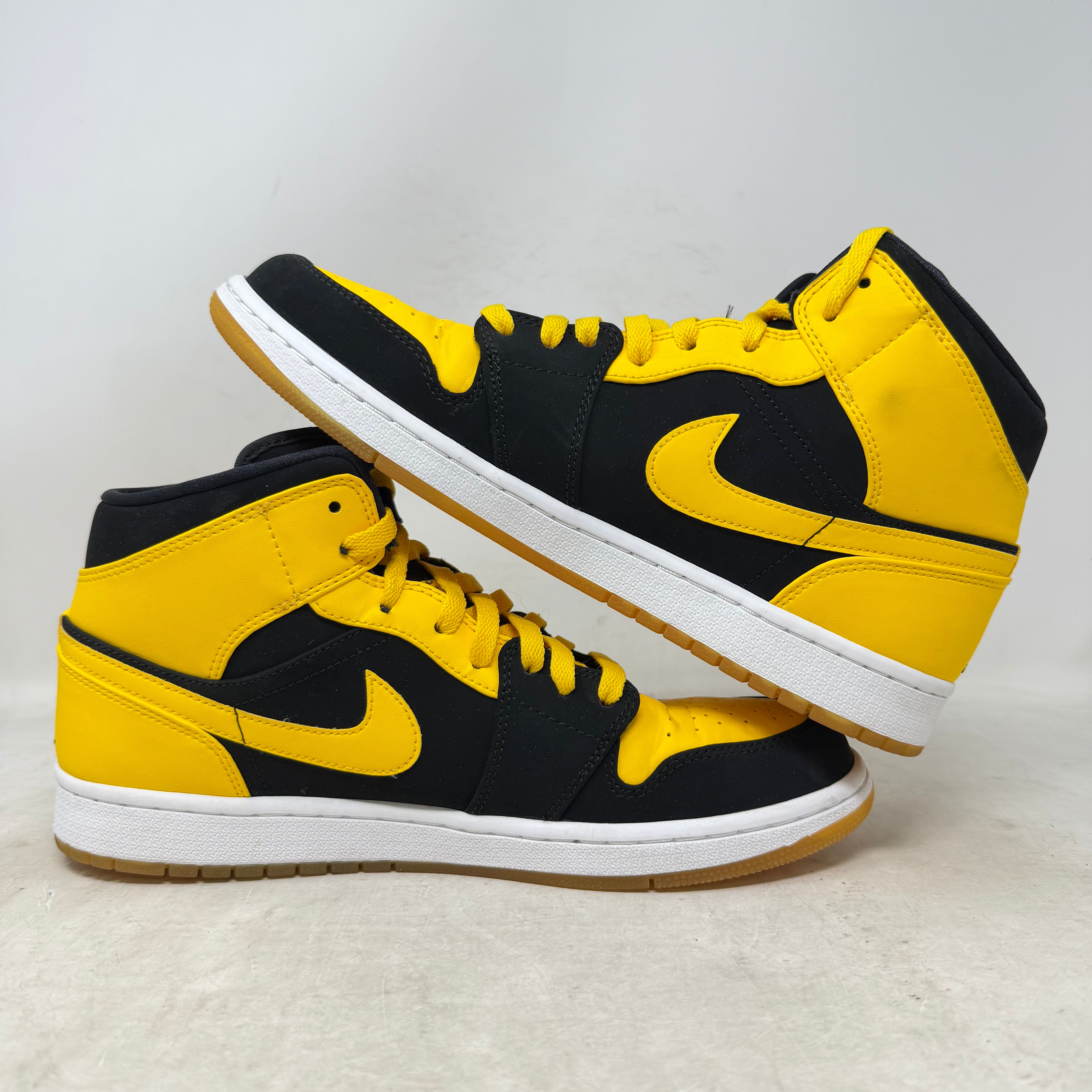 Jordan 1 Retro Mid New Love (2017)