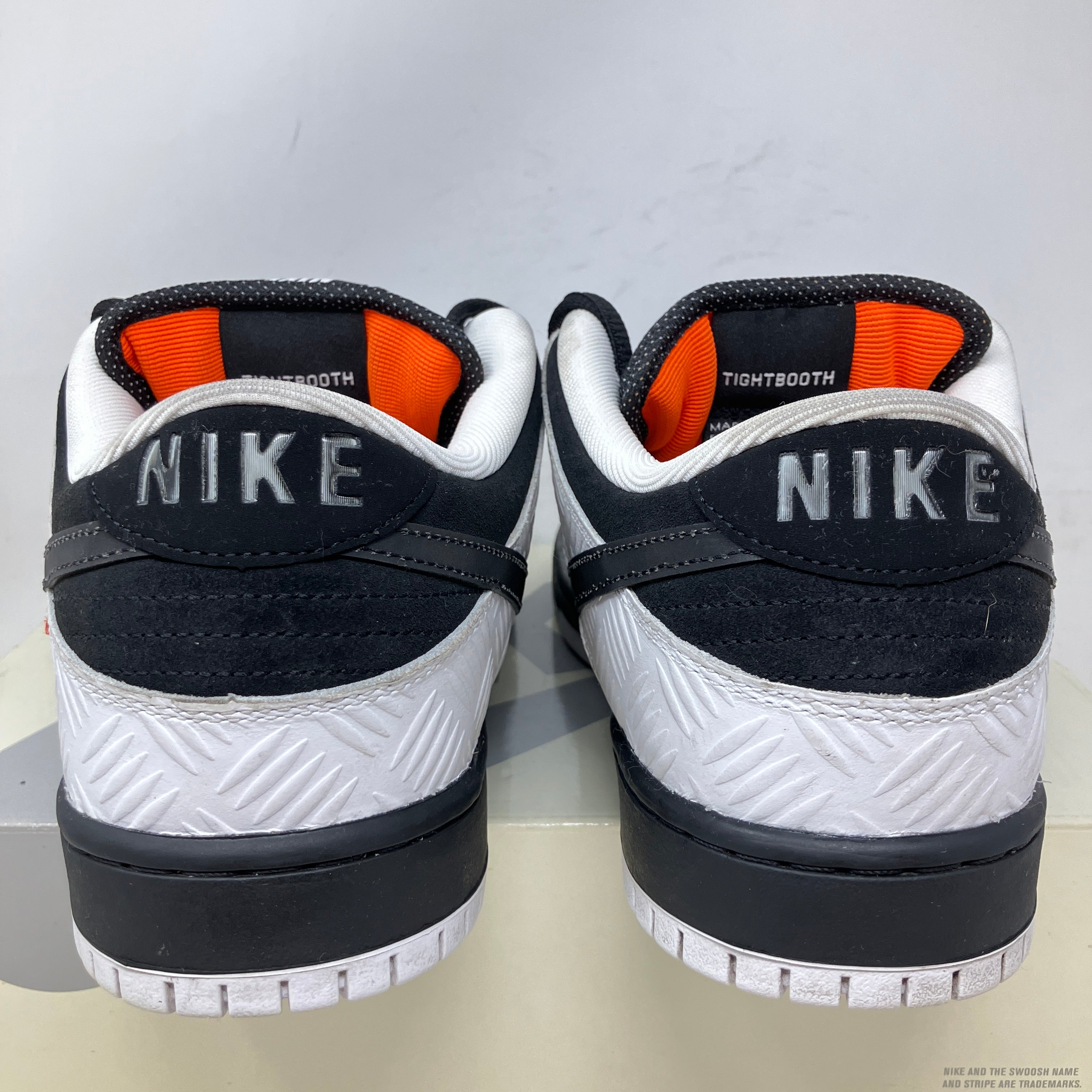 Nike SB Dunk Low TIGHTBOOTH