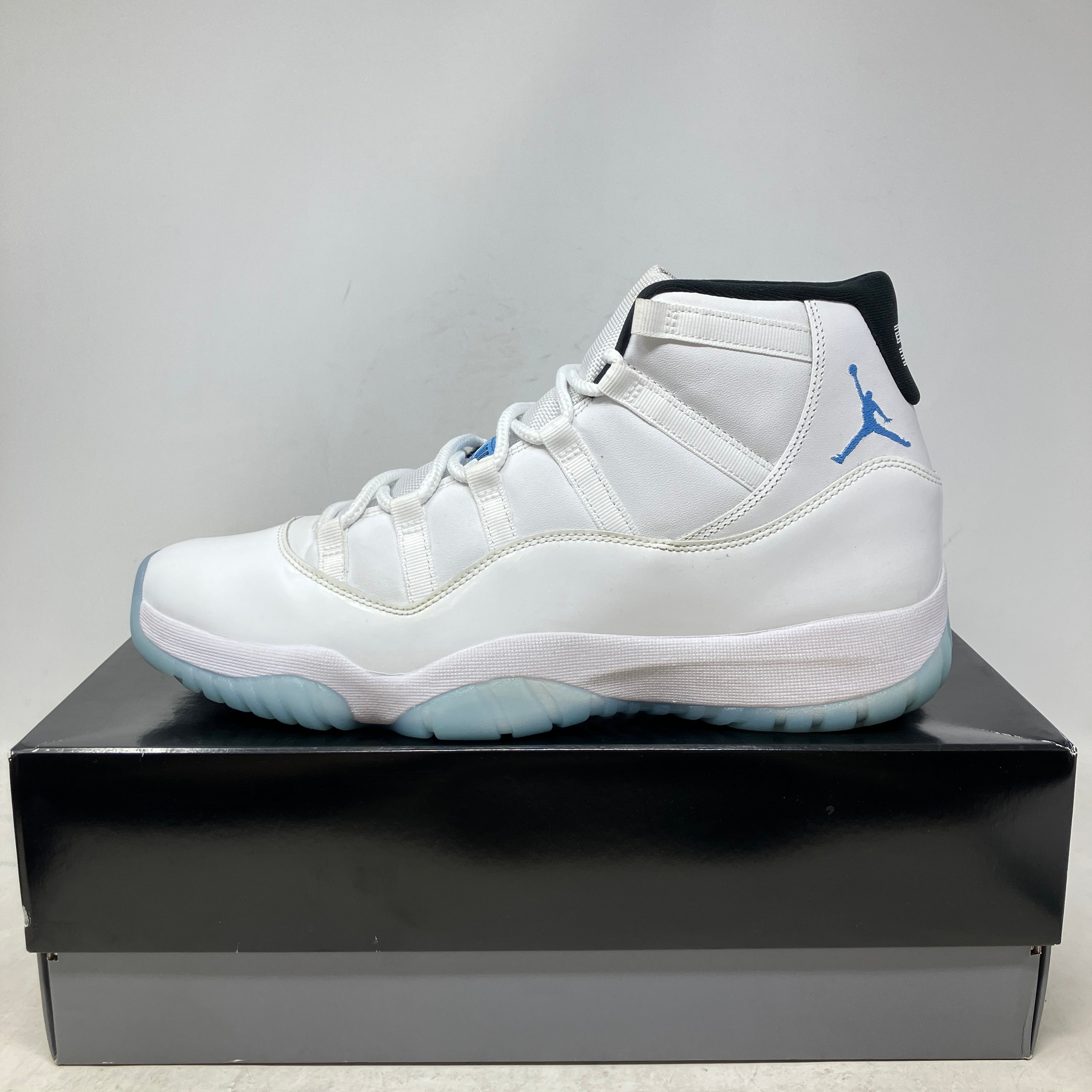 Jordan 11 Retro Legend Blue (2024)