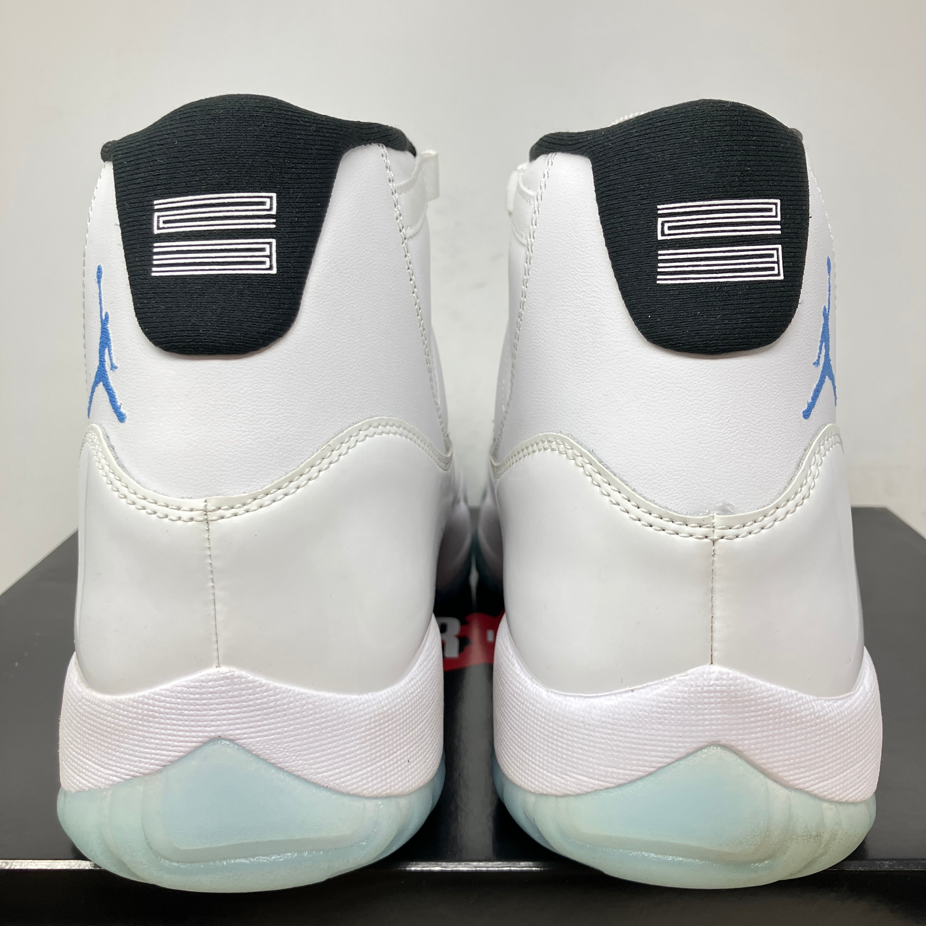 Jordan 11 Retro Legend Blue (2024)
