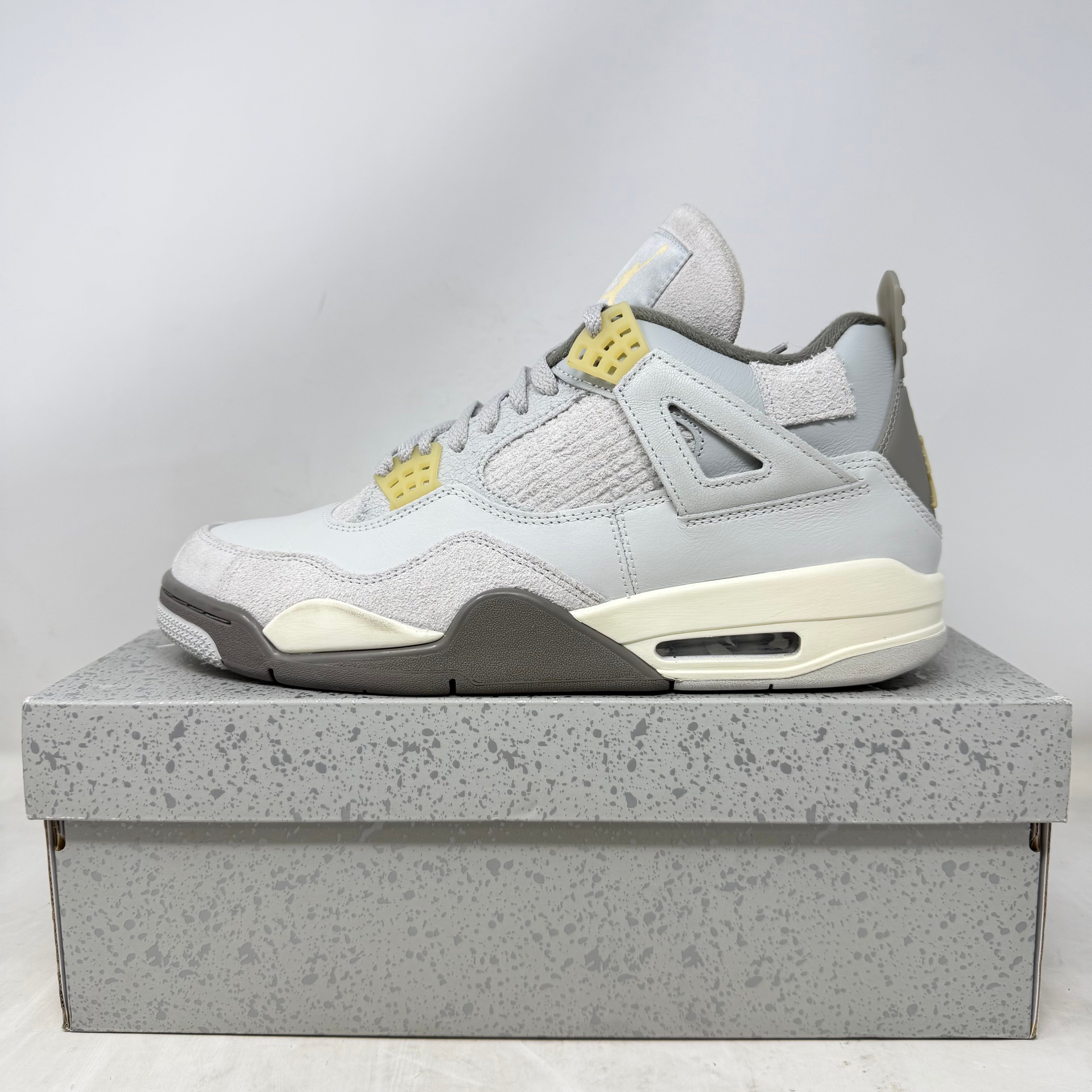 Jordan 4 Retro SE Craft Photon Dust