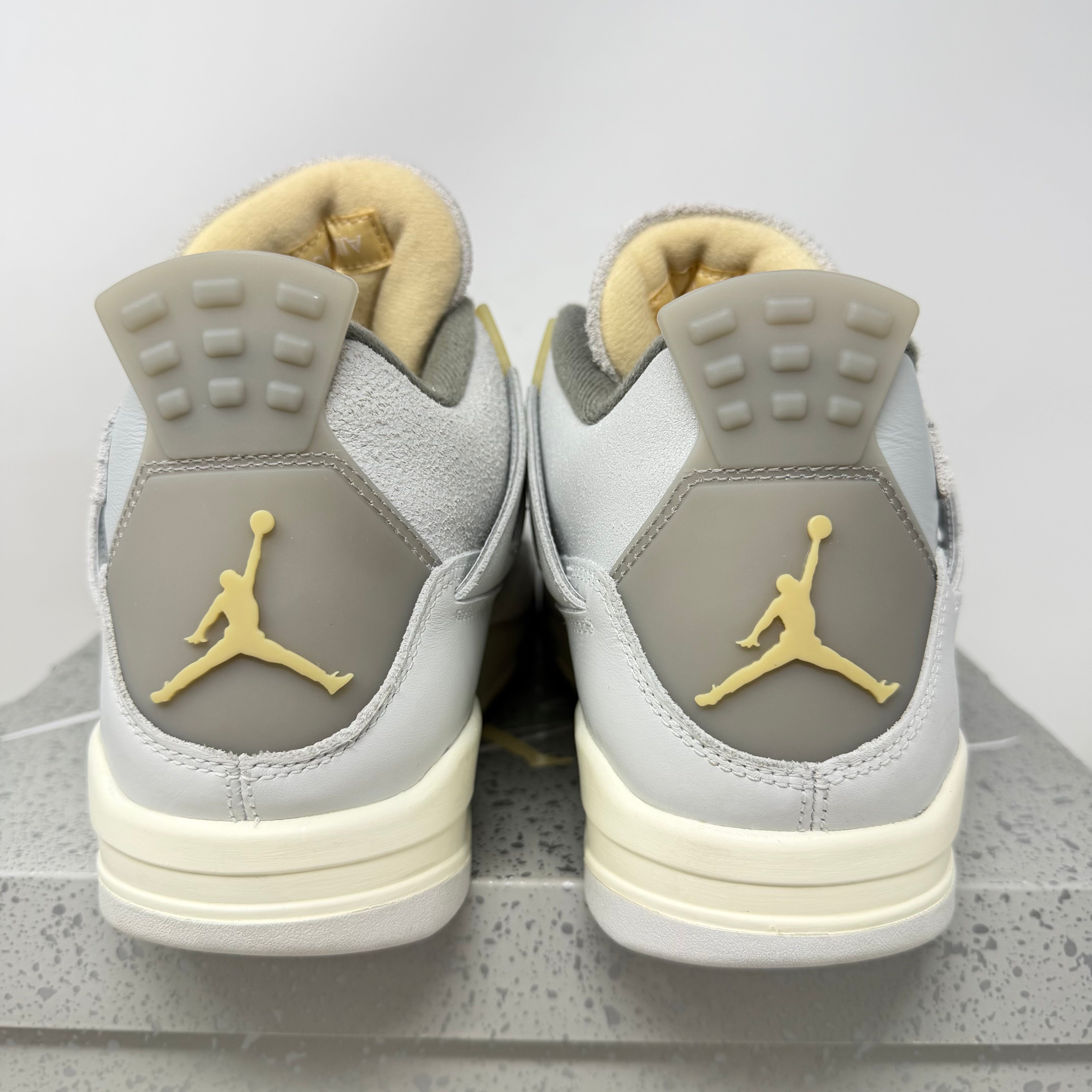 Jordan 4 Retro SE Craft Photon Dust