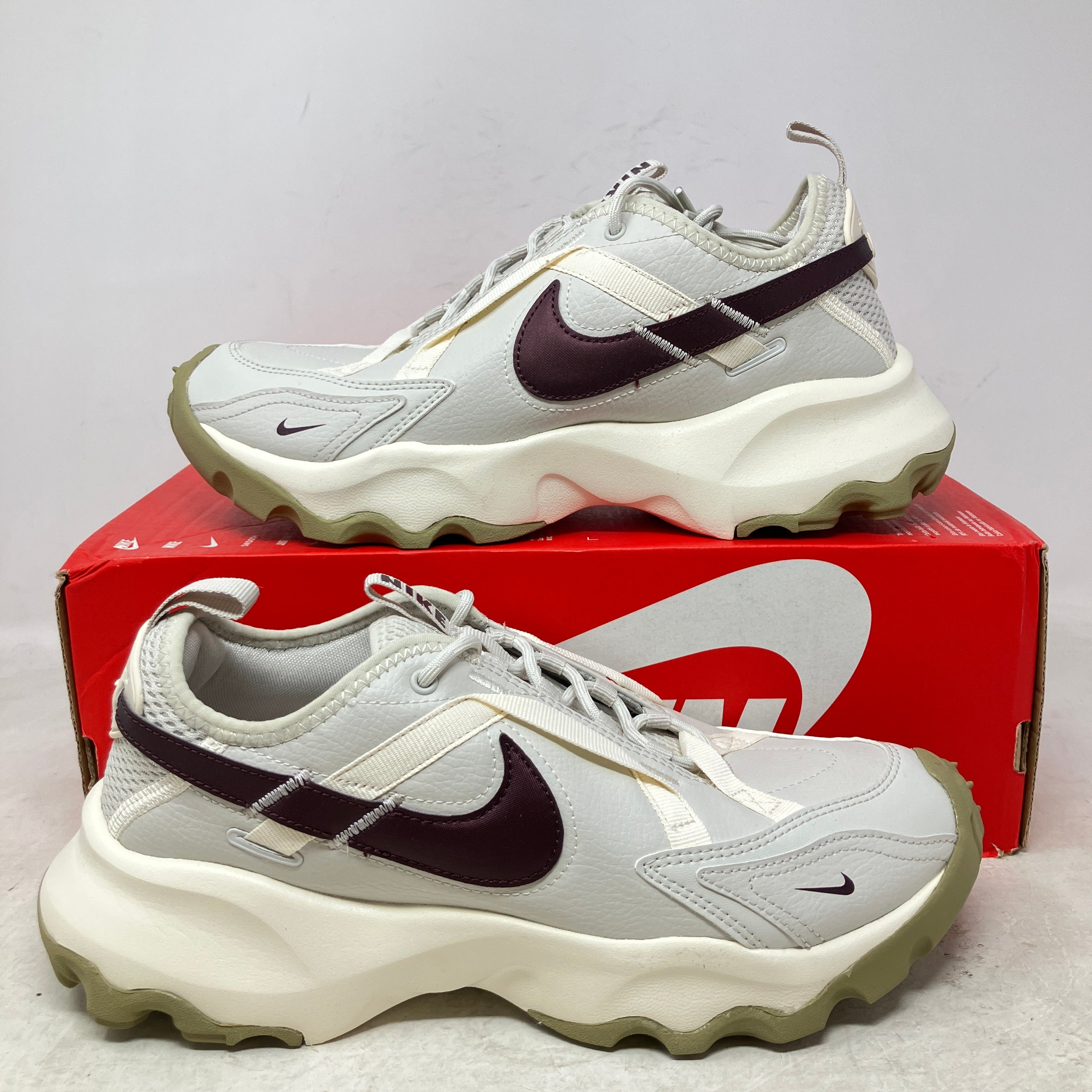 Nike TC 7900 Light Bone Burgundy Crush (Women's)