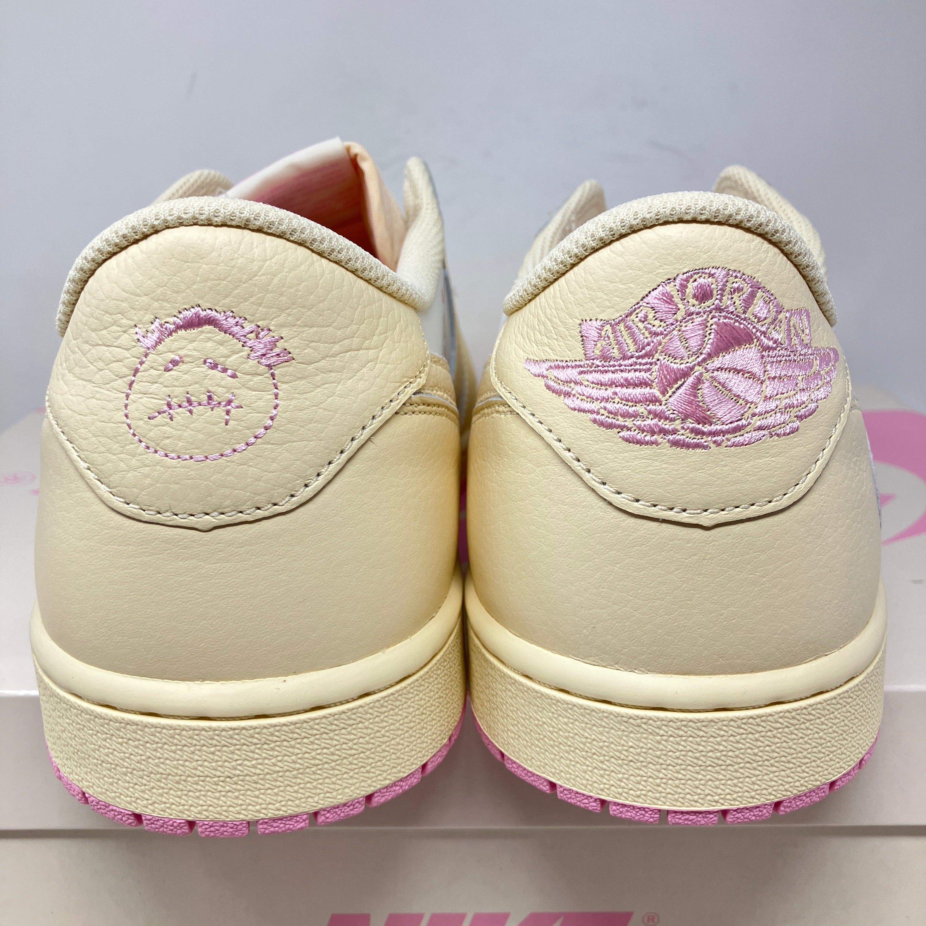 Jordan 1 Retro Low OG SP Travis Scott Shy Pink
