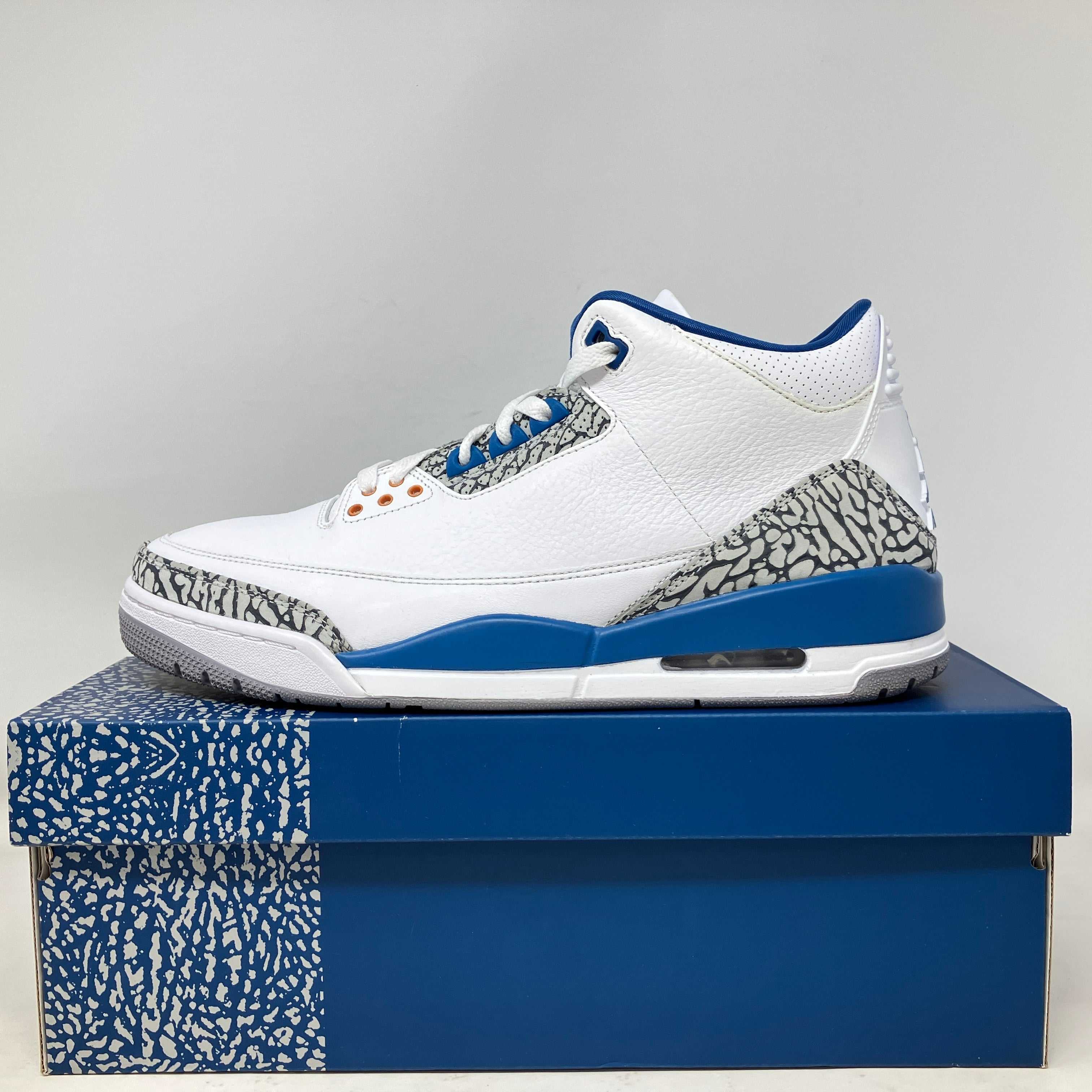 Jordan 3 Retro Wizards white and blue sneaker with elephant print on blue box