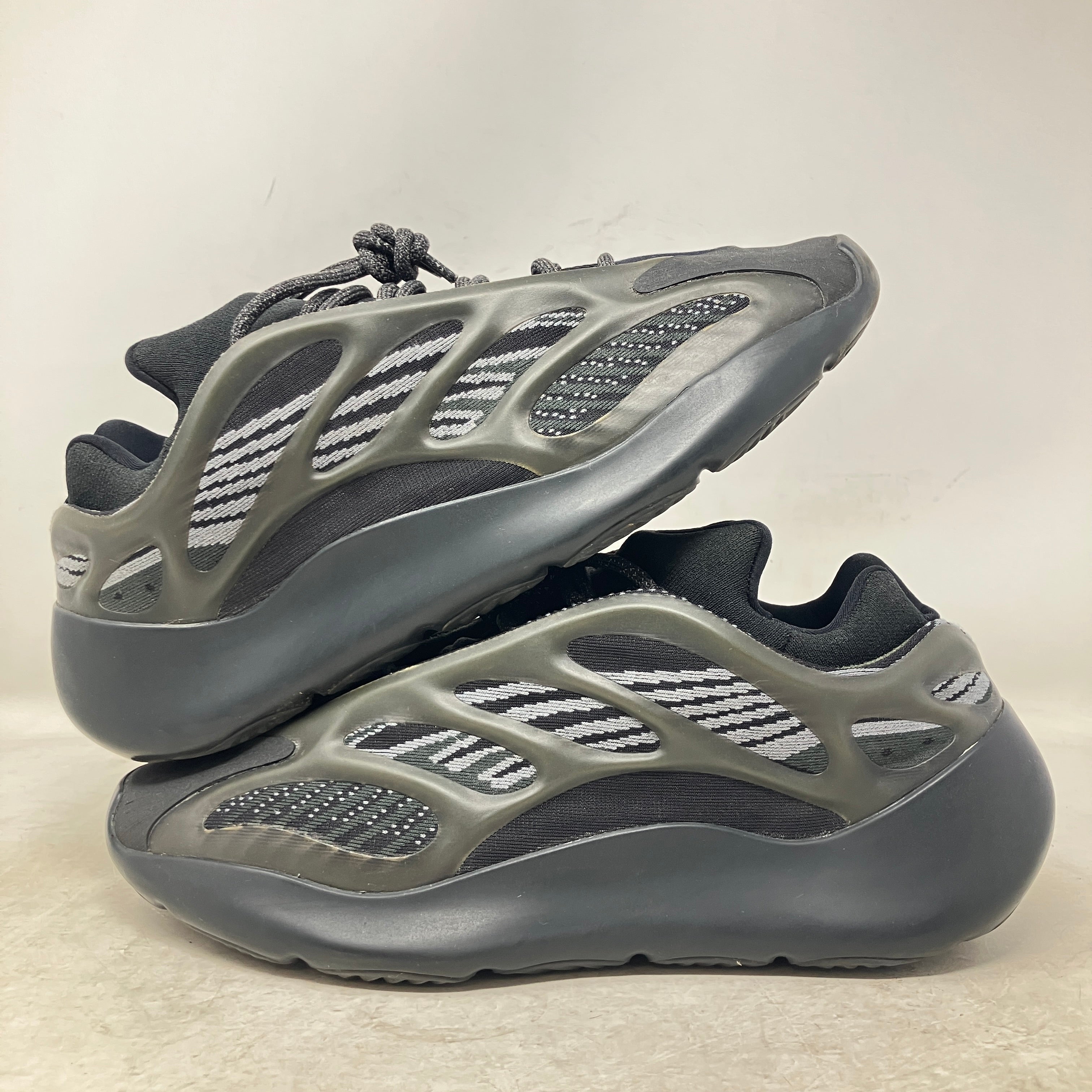 adidas Yeezy 700 V3 Alvah