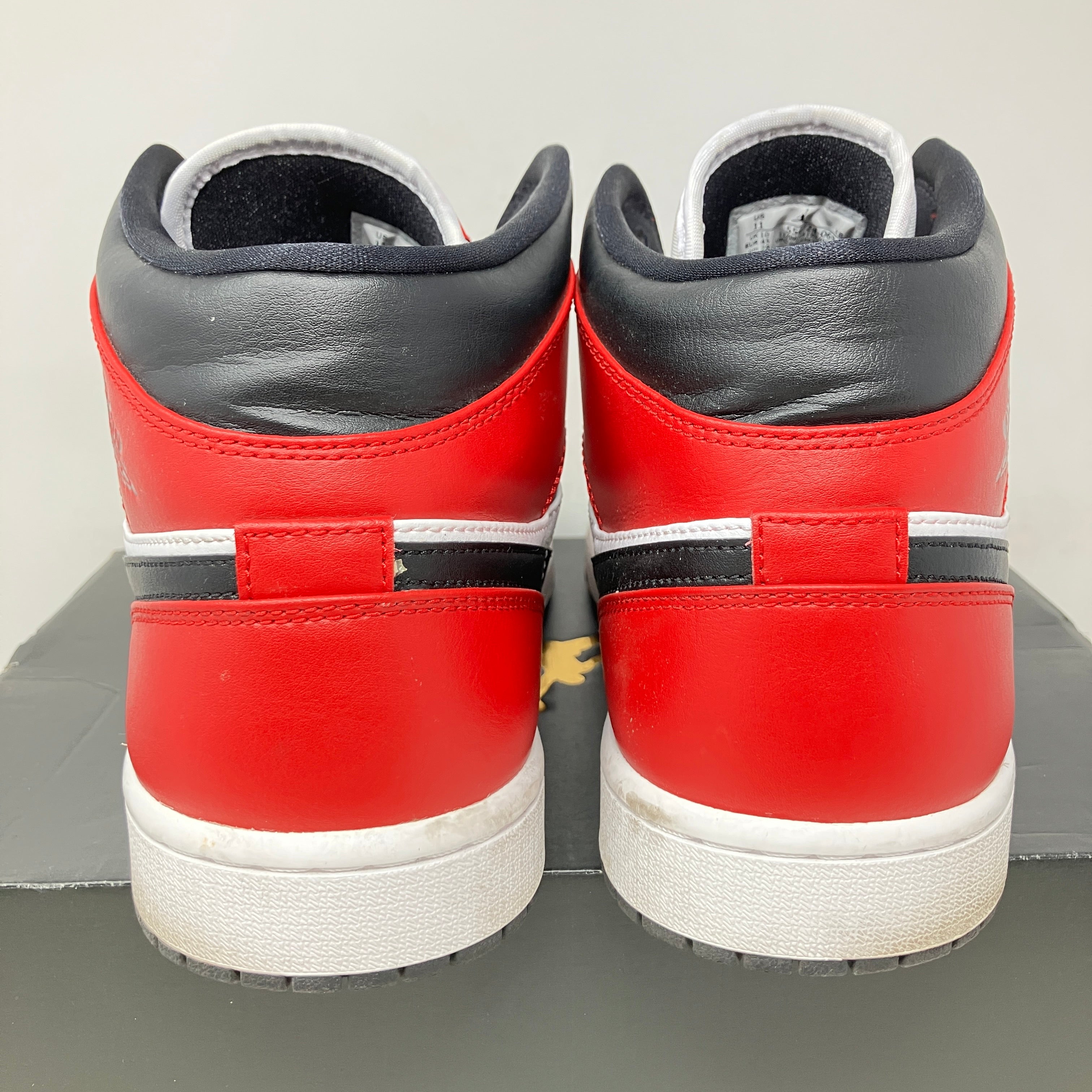 Jordan 1 Mid Chicago Toe