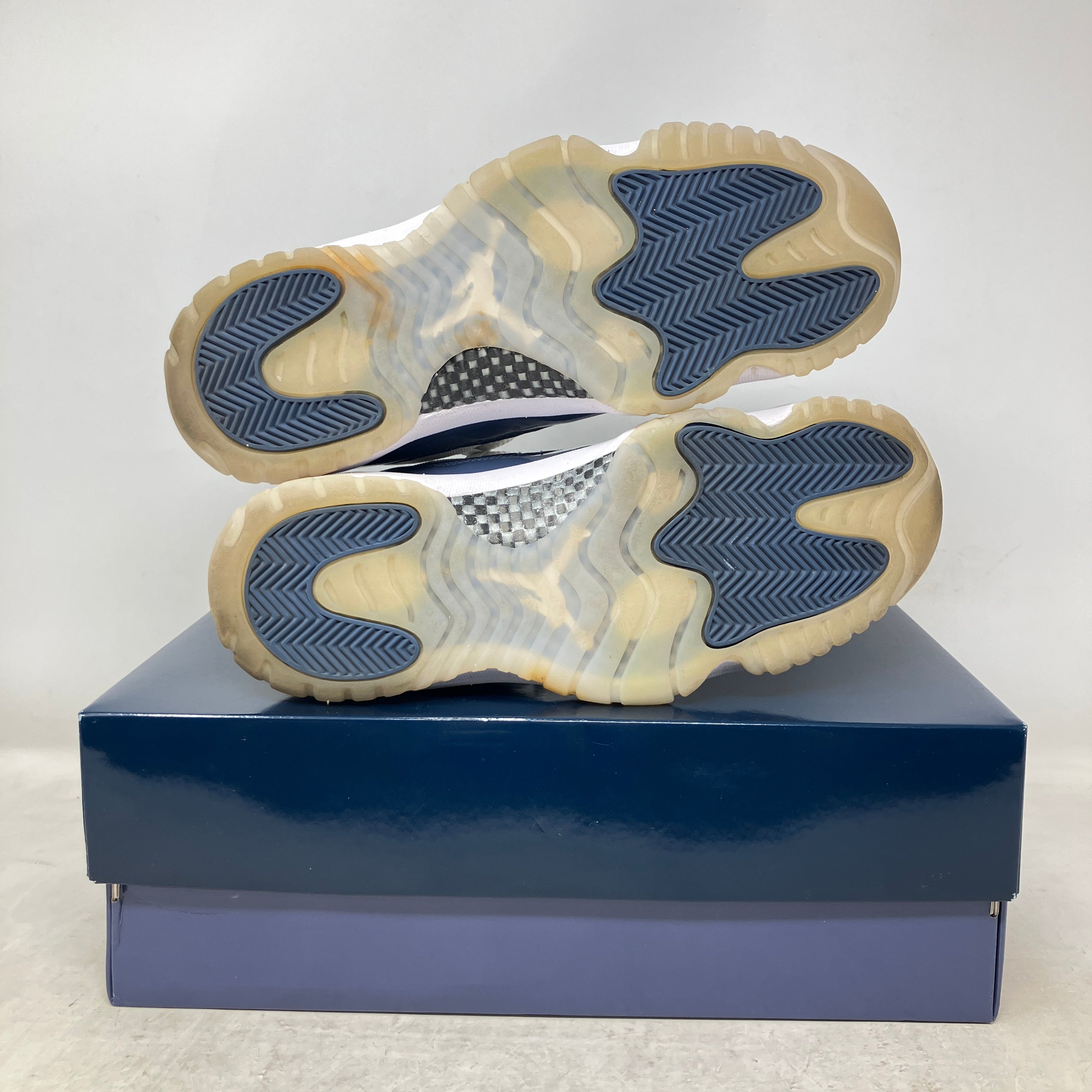 Jordan 11 Retro Low Diffused Blue