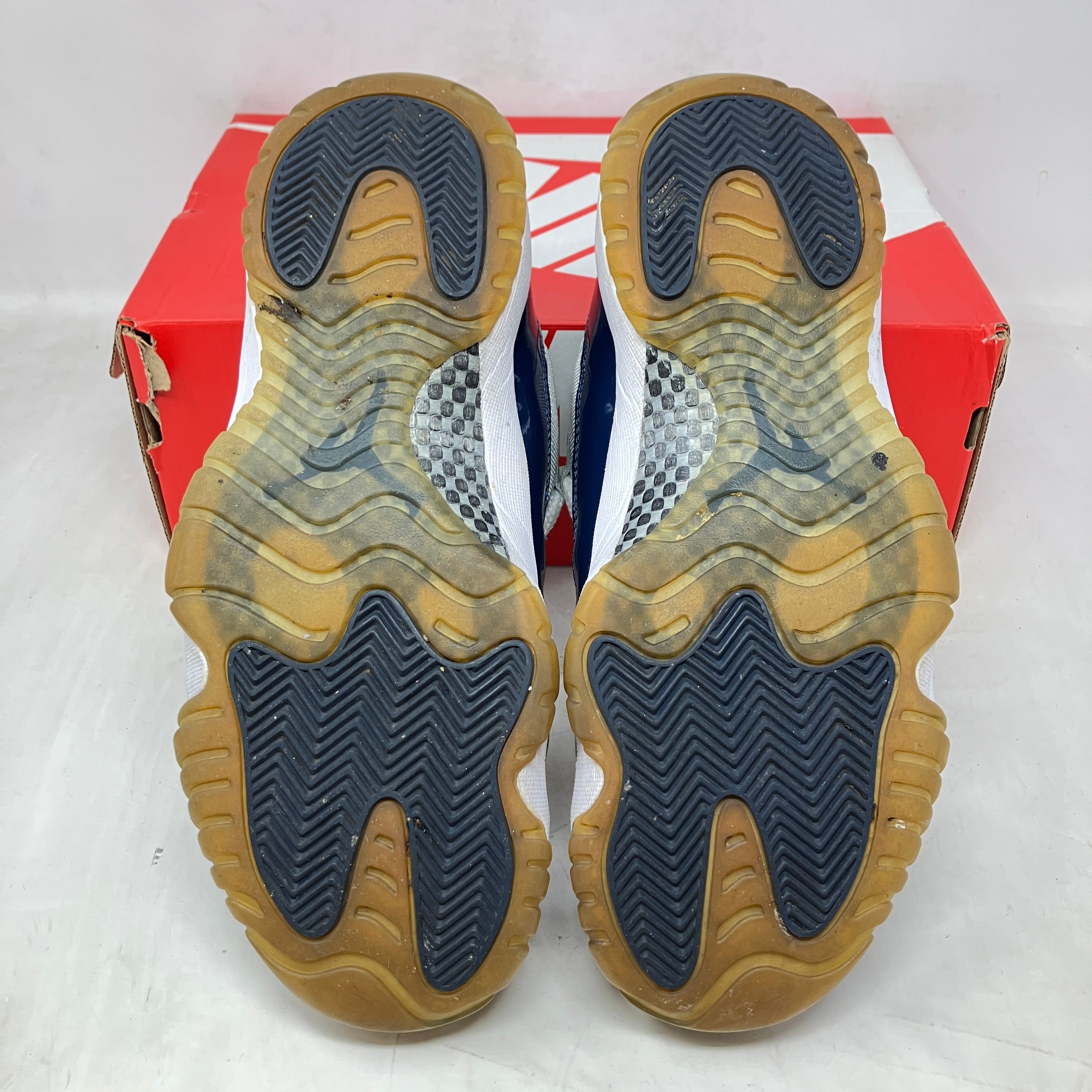 Jordan 11 Retro Low Georgetown