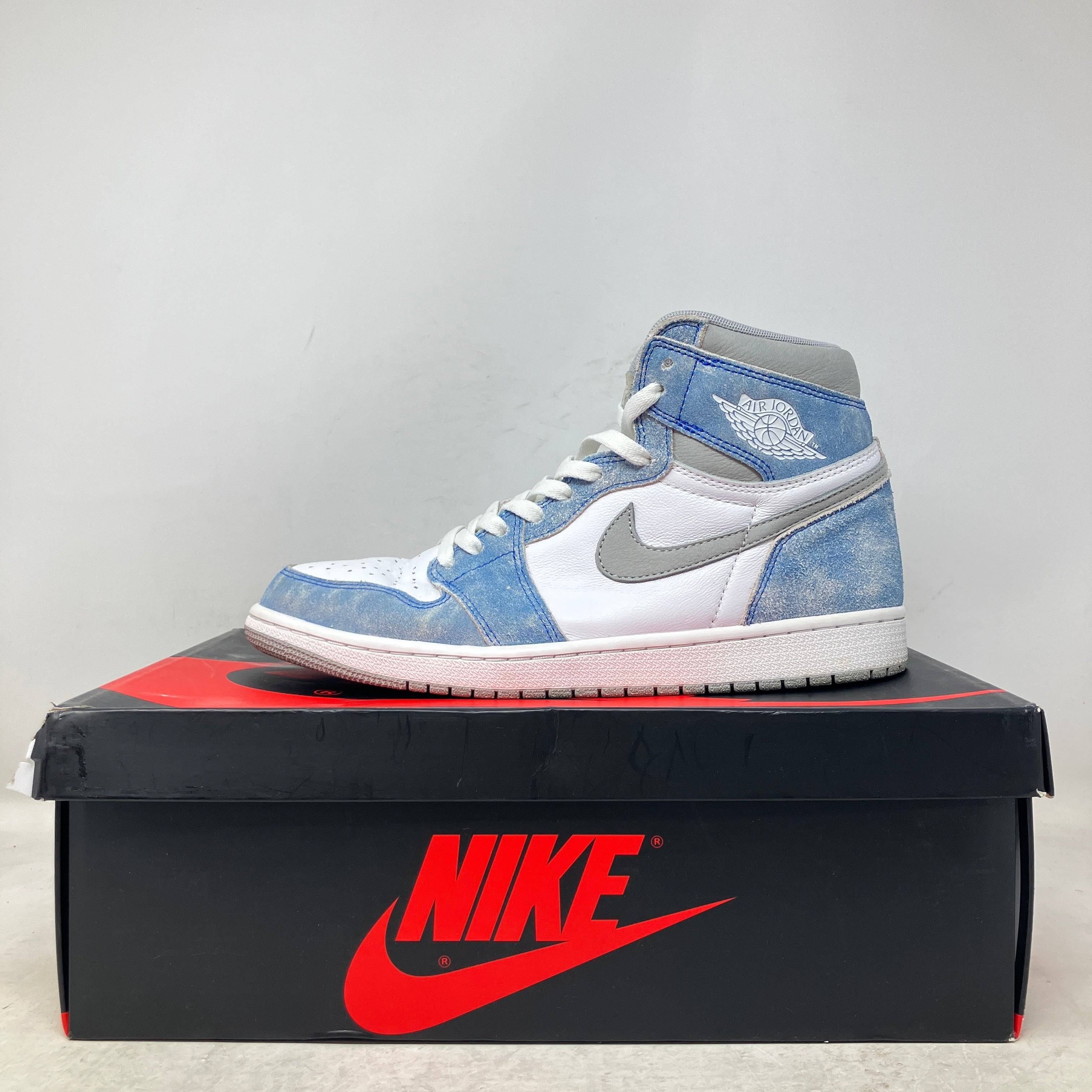 Jordan 1 Retro High Hyper Royal Smoke Grey