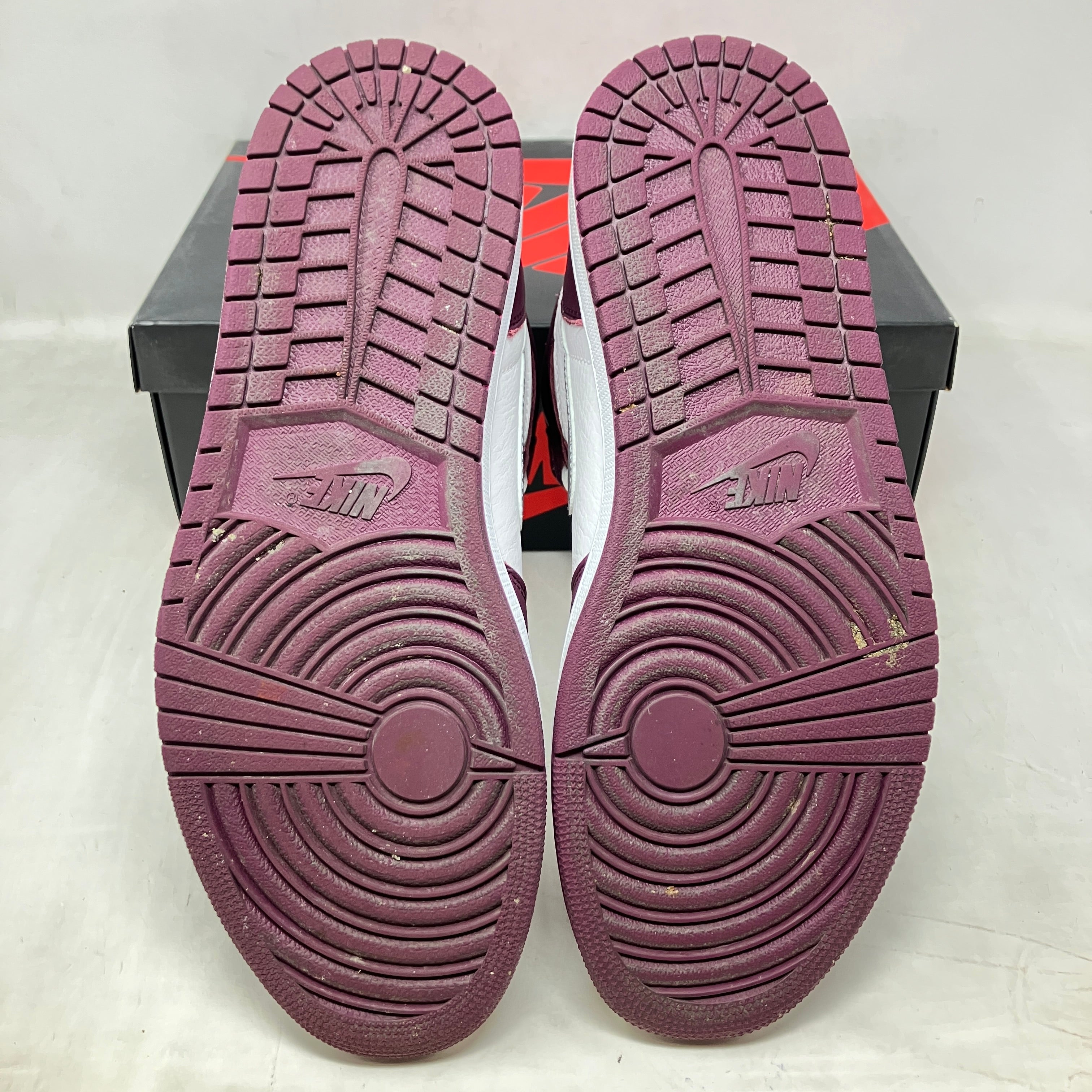 Jordan 1 Retro High OG Bordeaux