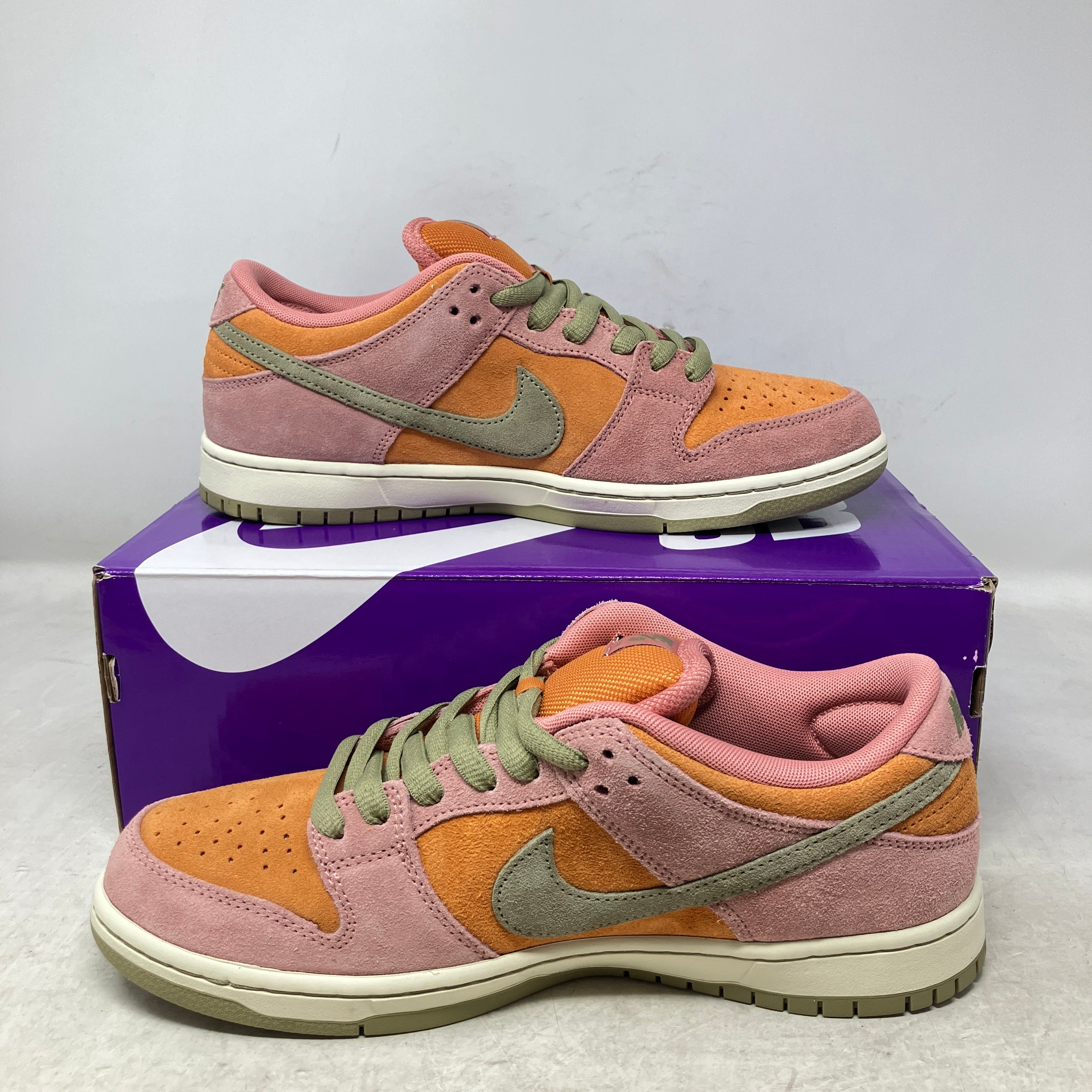 Nike SB Dunk Low Red Stardust