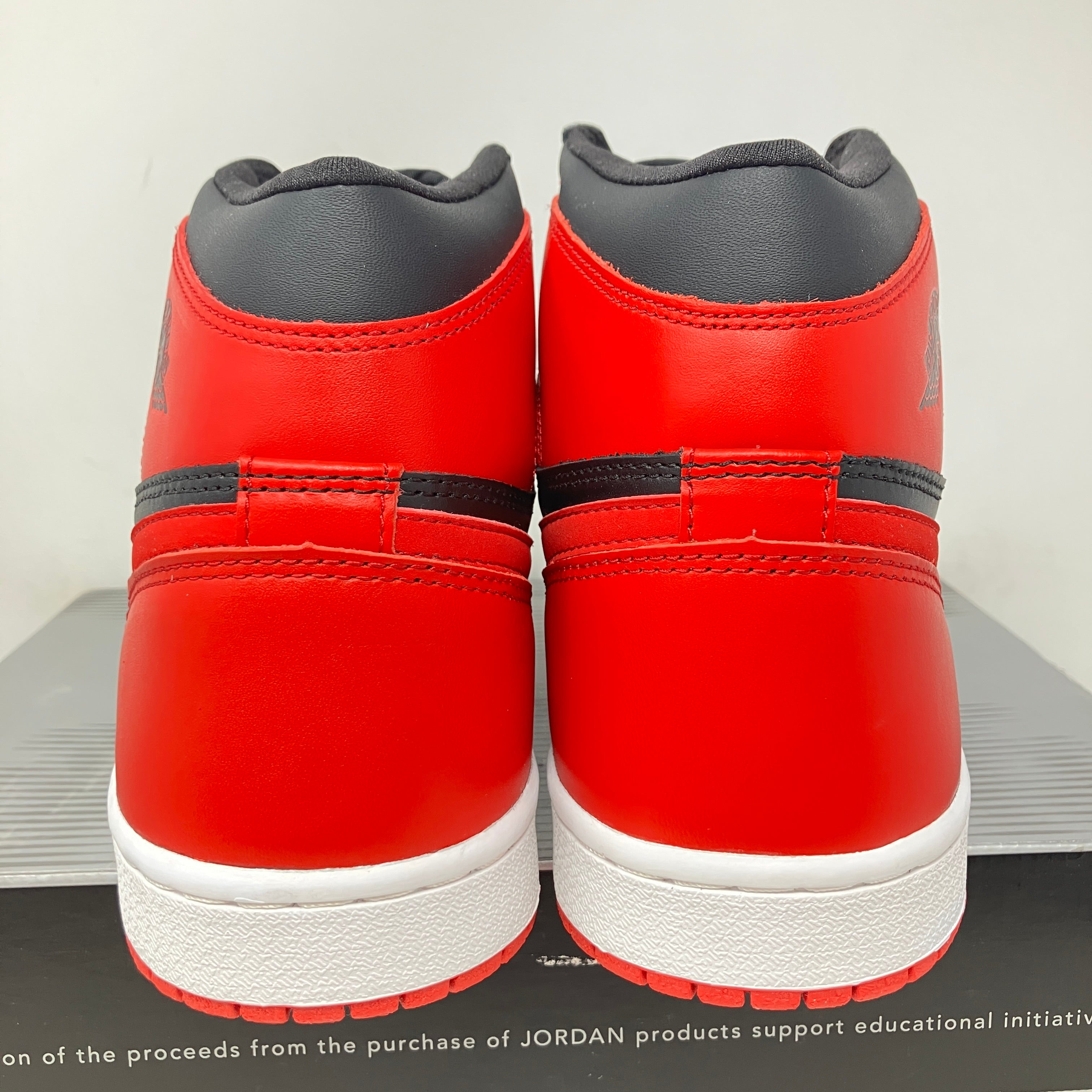 Jordan 1 Retro Bred (2001)