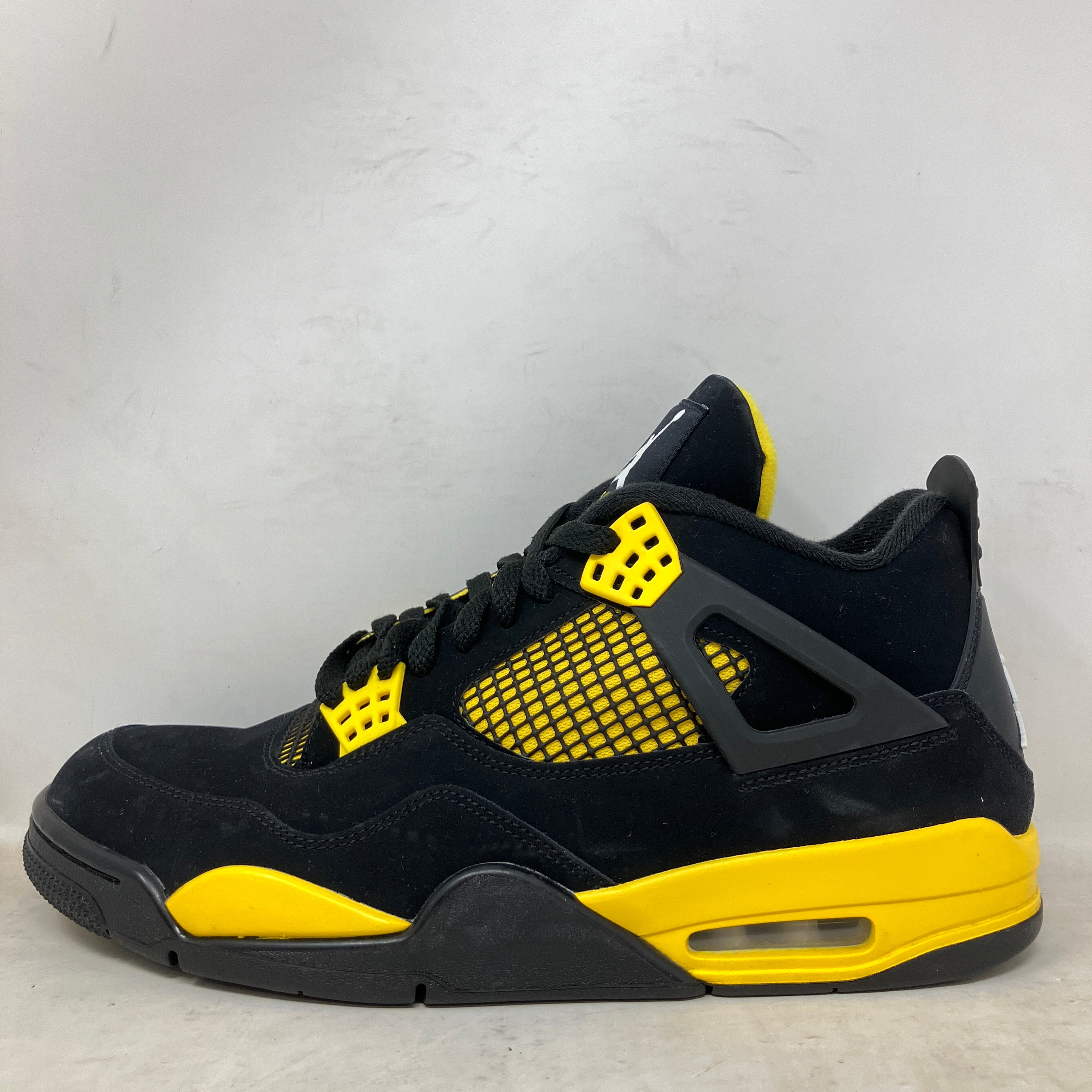 Jordan 4 Retro Thunder (2023)