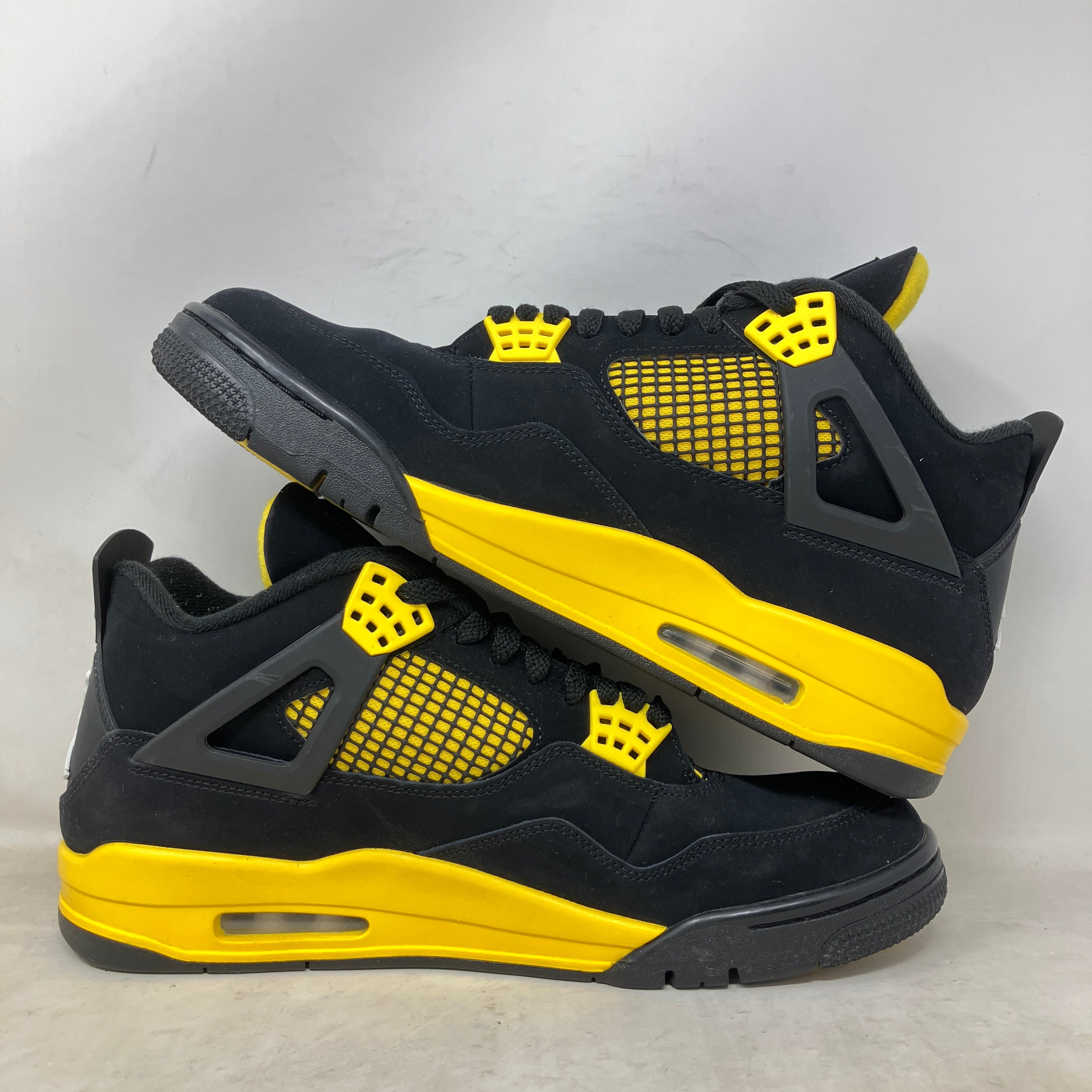 Jordan 4 Retro Thunder (2023)