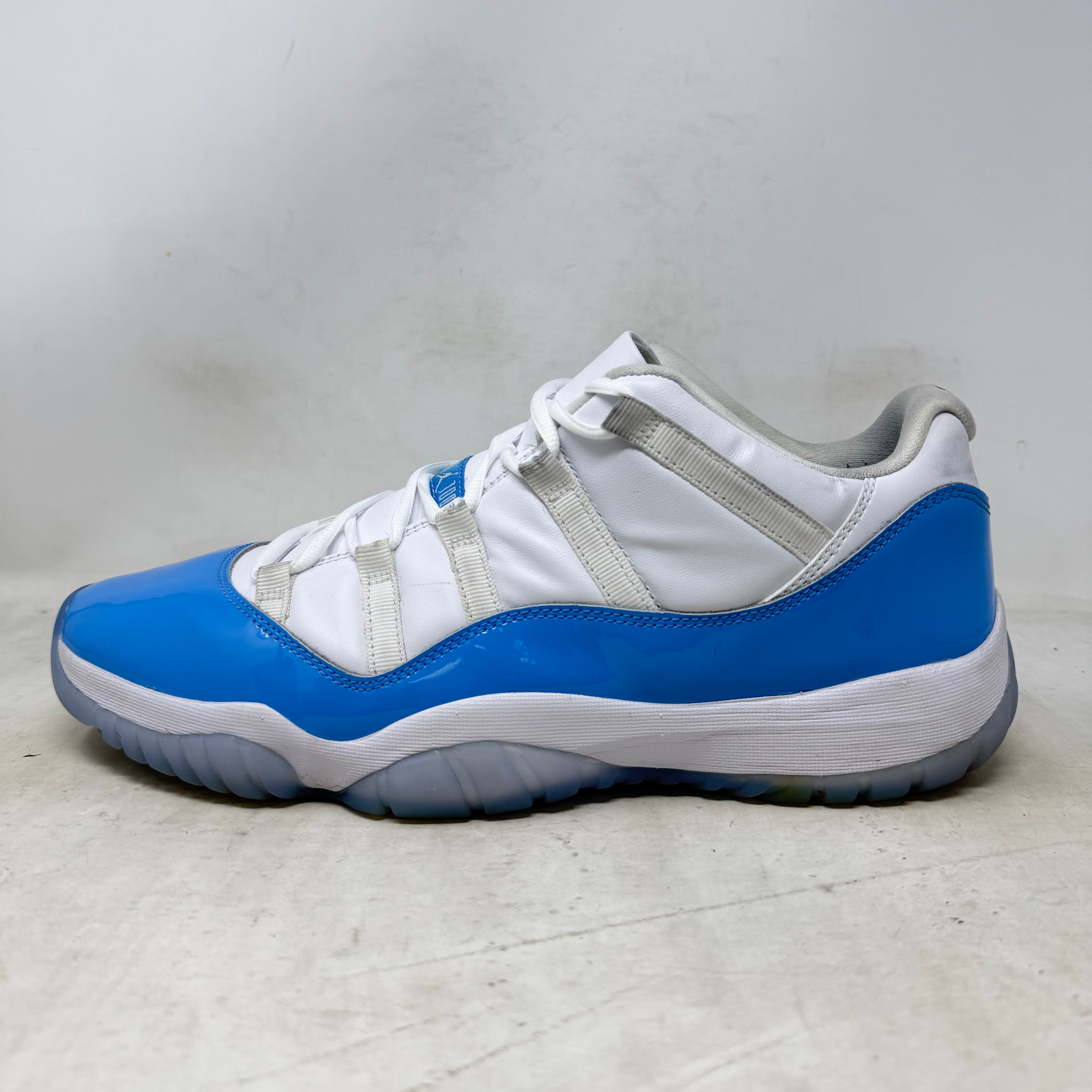 Jordan 11 Retro Low University Blue (2026)
