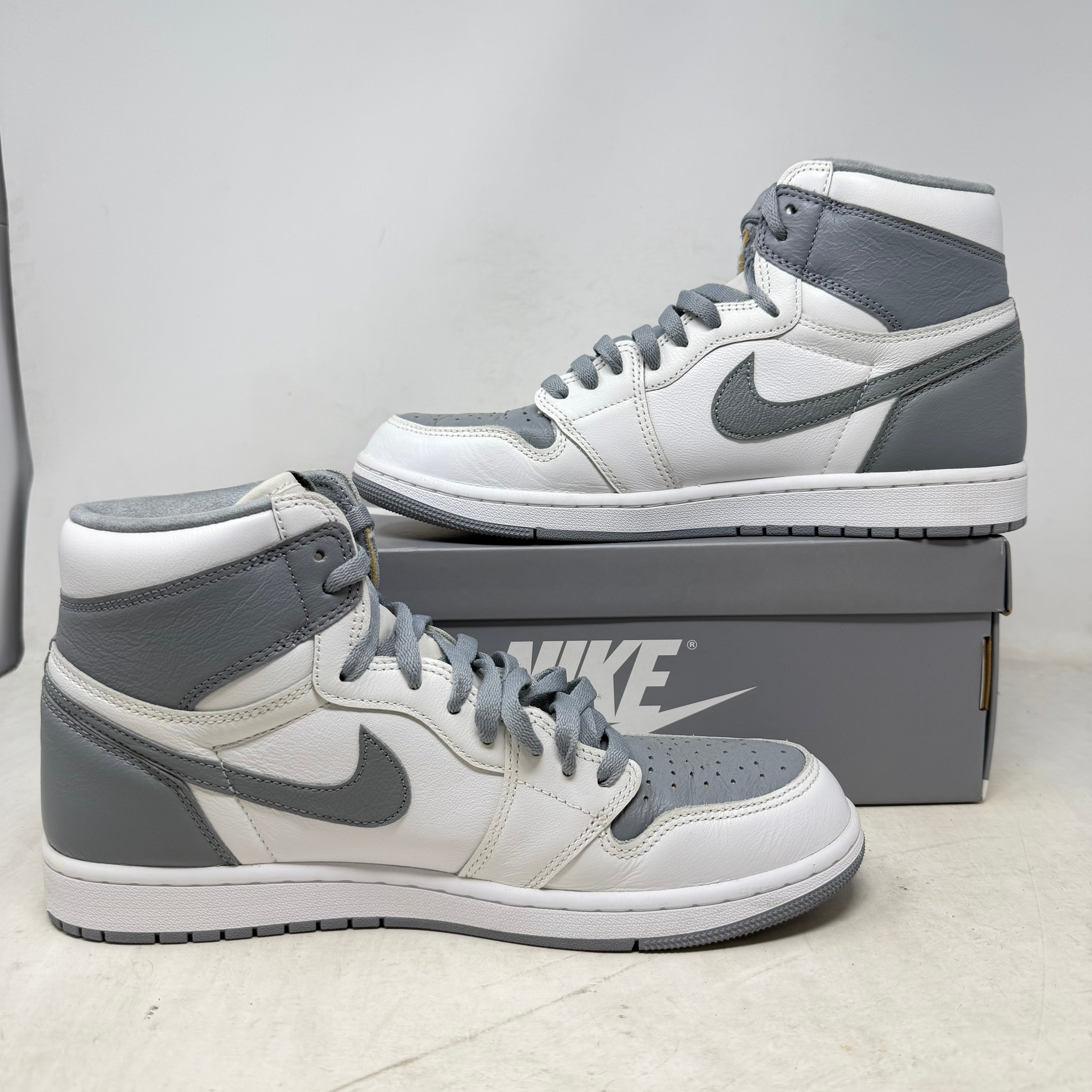 Jordan 1 Retro High OG Stealth