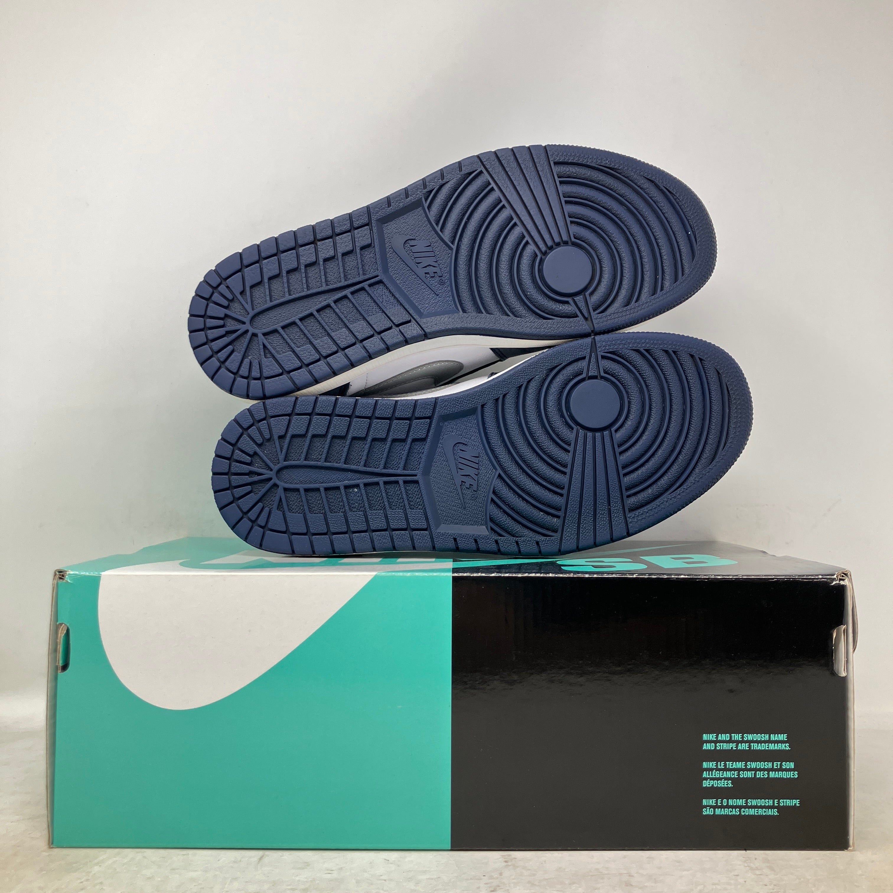 Jordan 1 Low SB Midnight Navy
