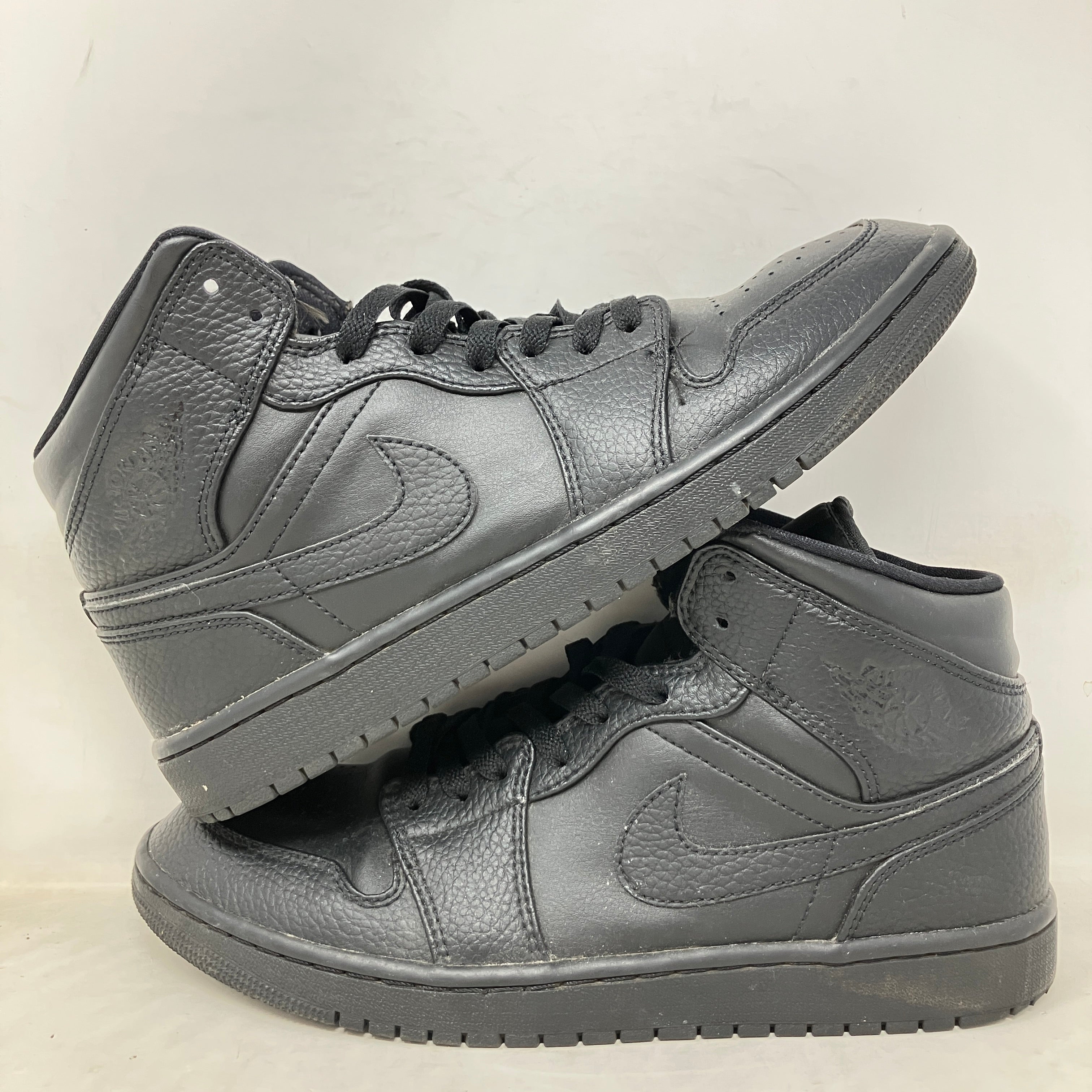 Jordan 1 Mid Triple Black
