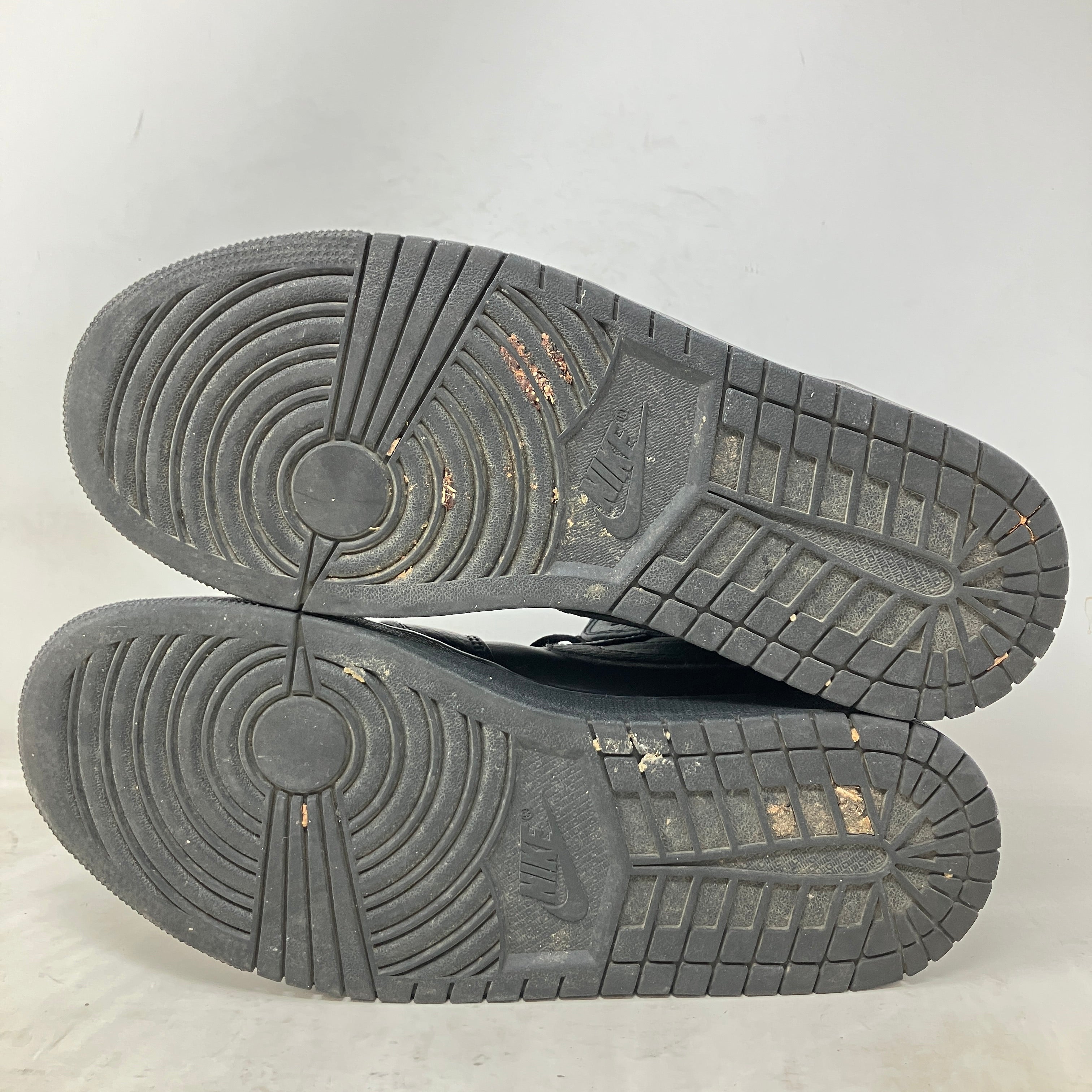 Jordan 1 Mid Triple Black