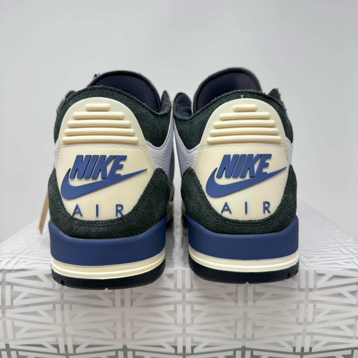 Jordan 3 Retro OG SP A Ma Maniére Diffused Blue