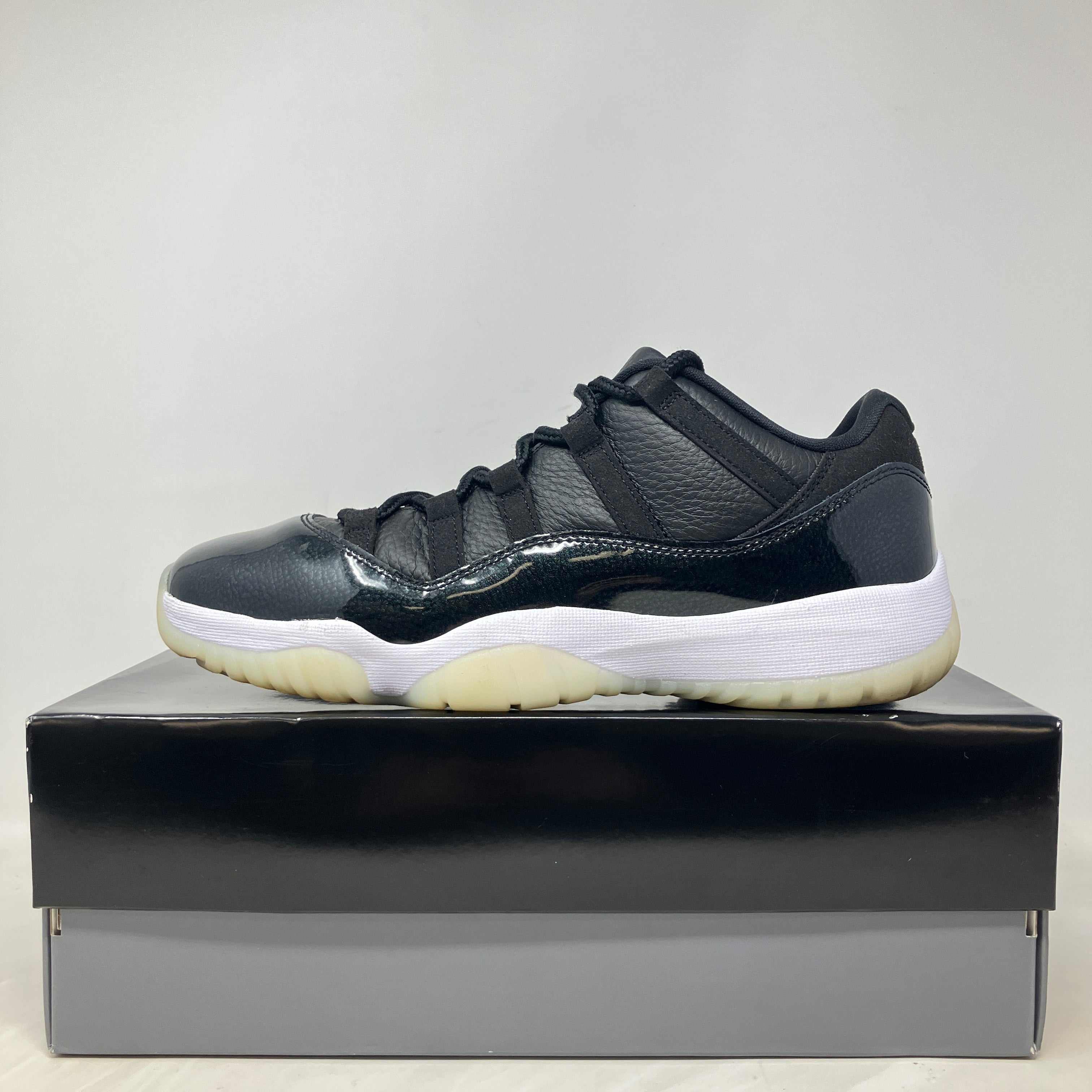 Pre-owned Jordan 11 Retro Low 72-10 black sneaker with all accessories on box