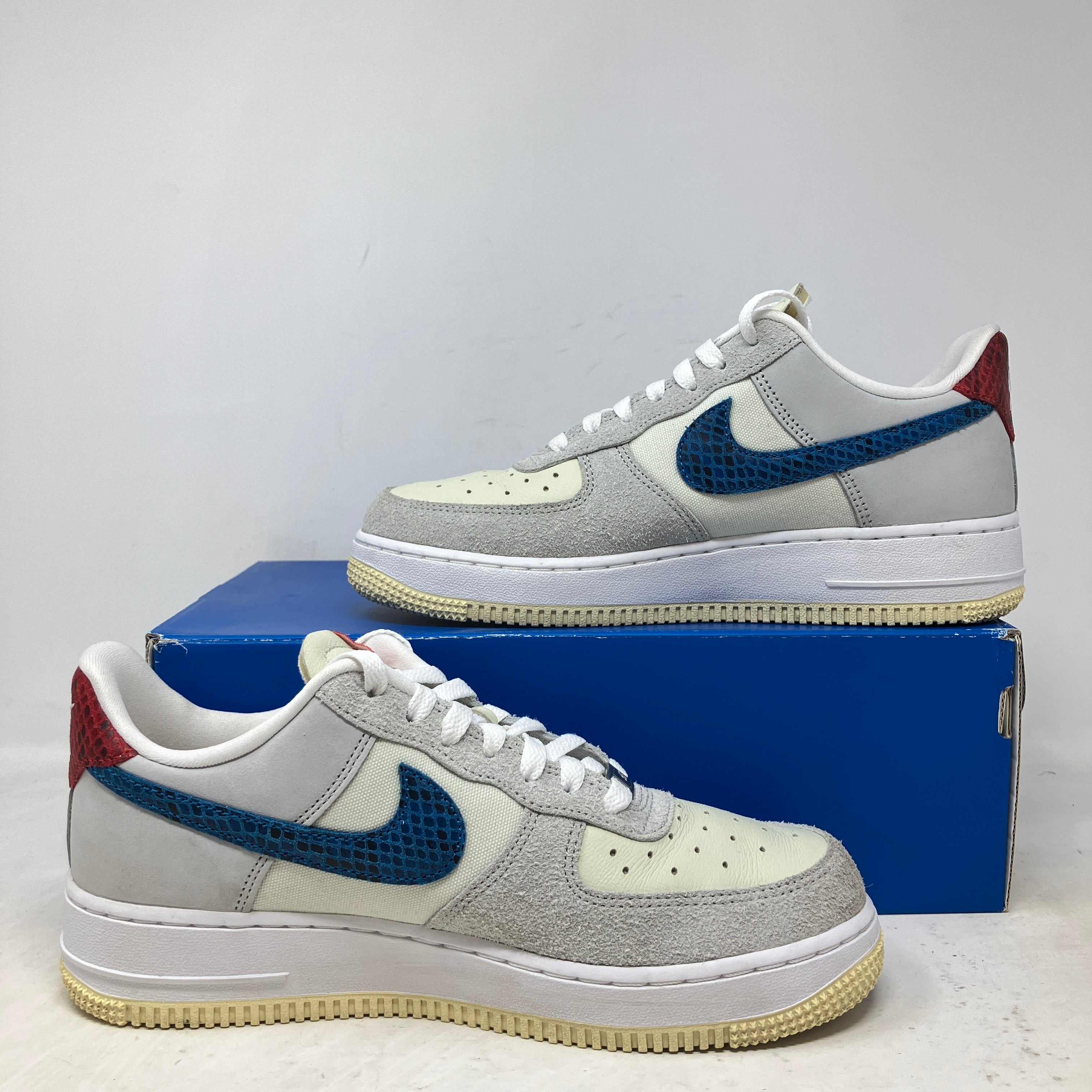 Nike Air Force 1 Low SP Undefeated 5 On It Dunk vs. AF1