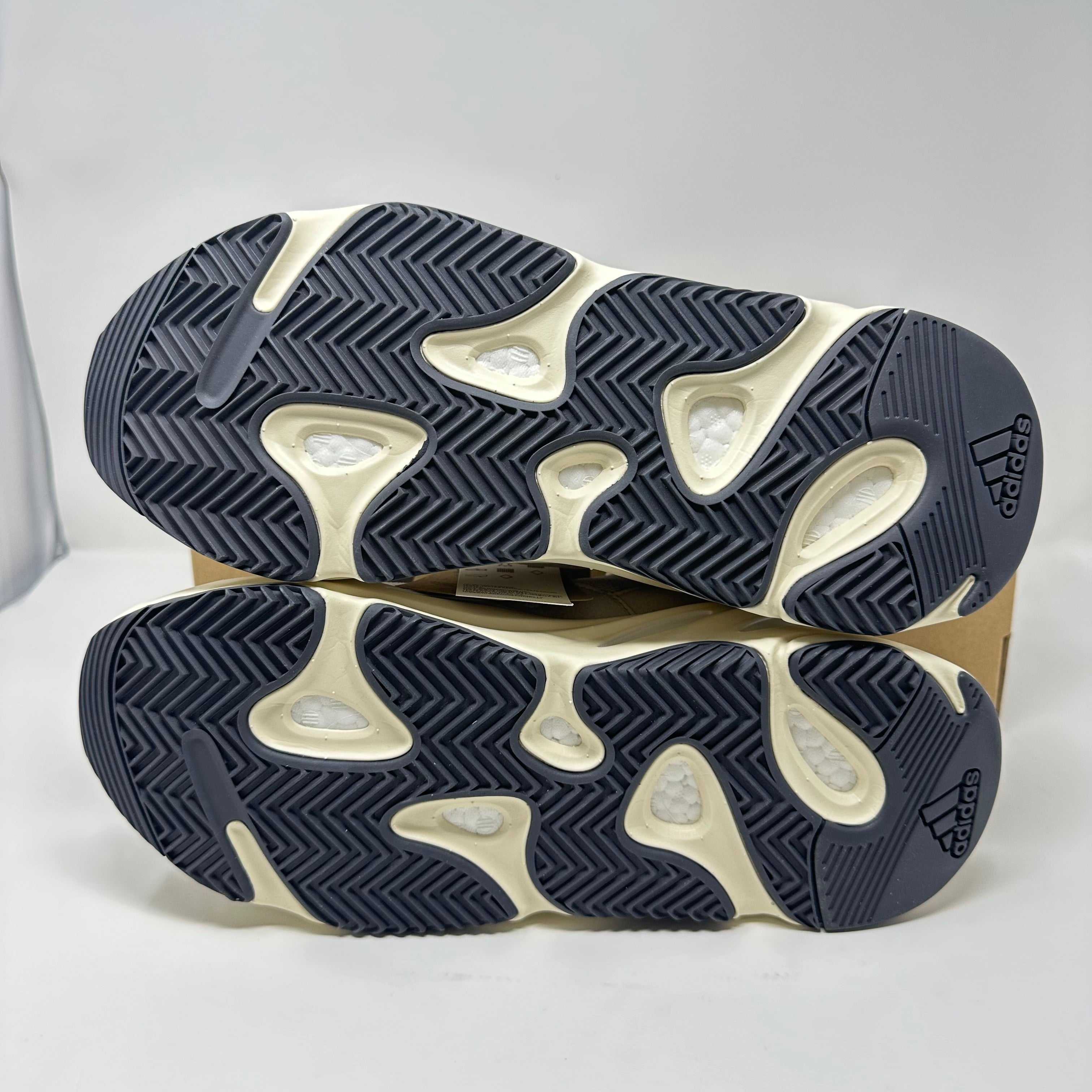 adidas Yeezy Boost 700 Analog (2019/2023)