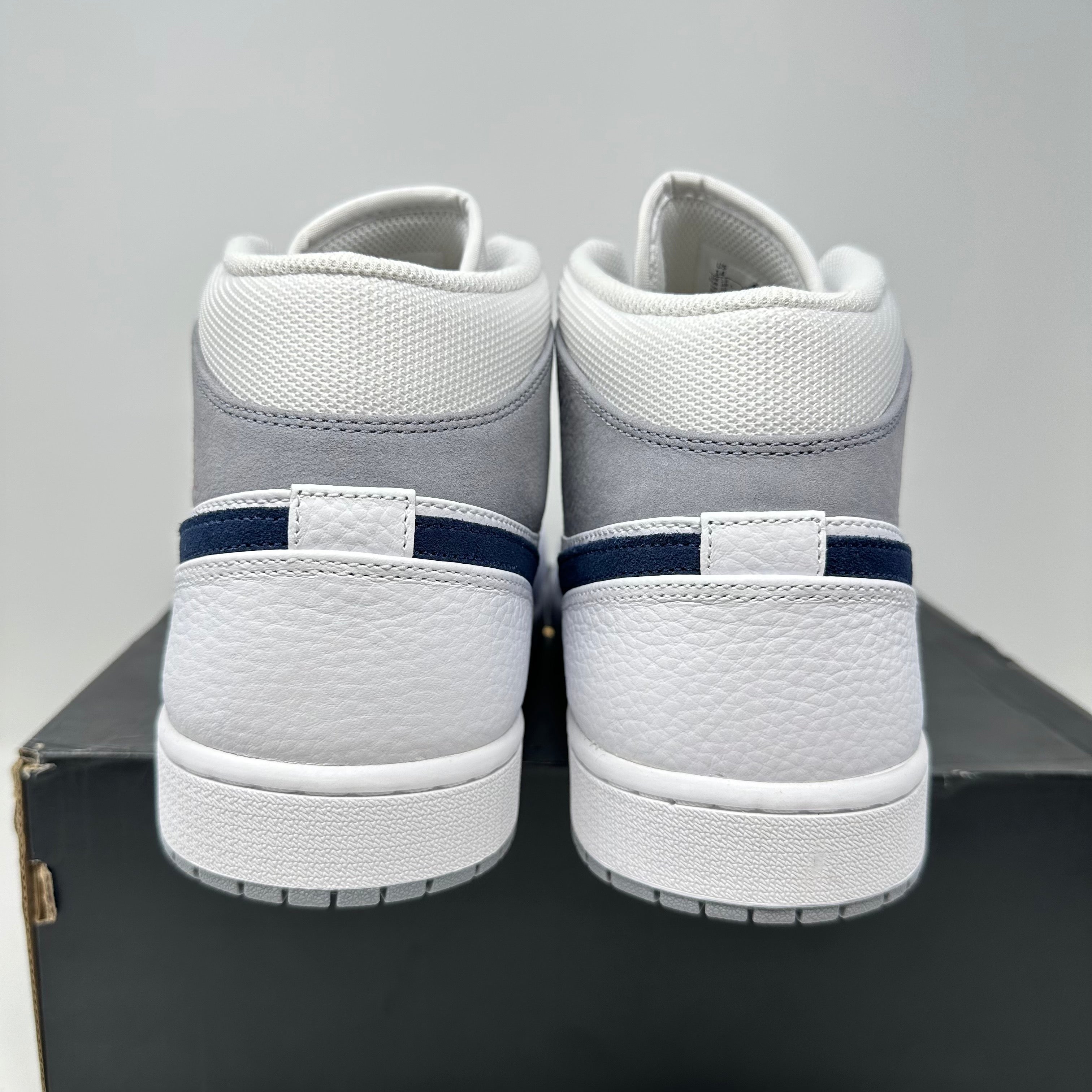 Jordan 1 Mid Paris White