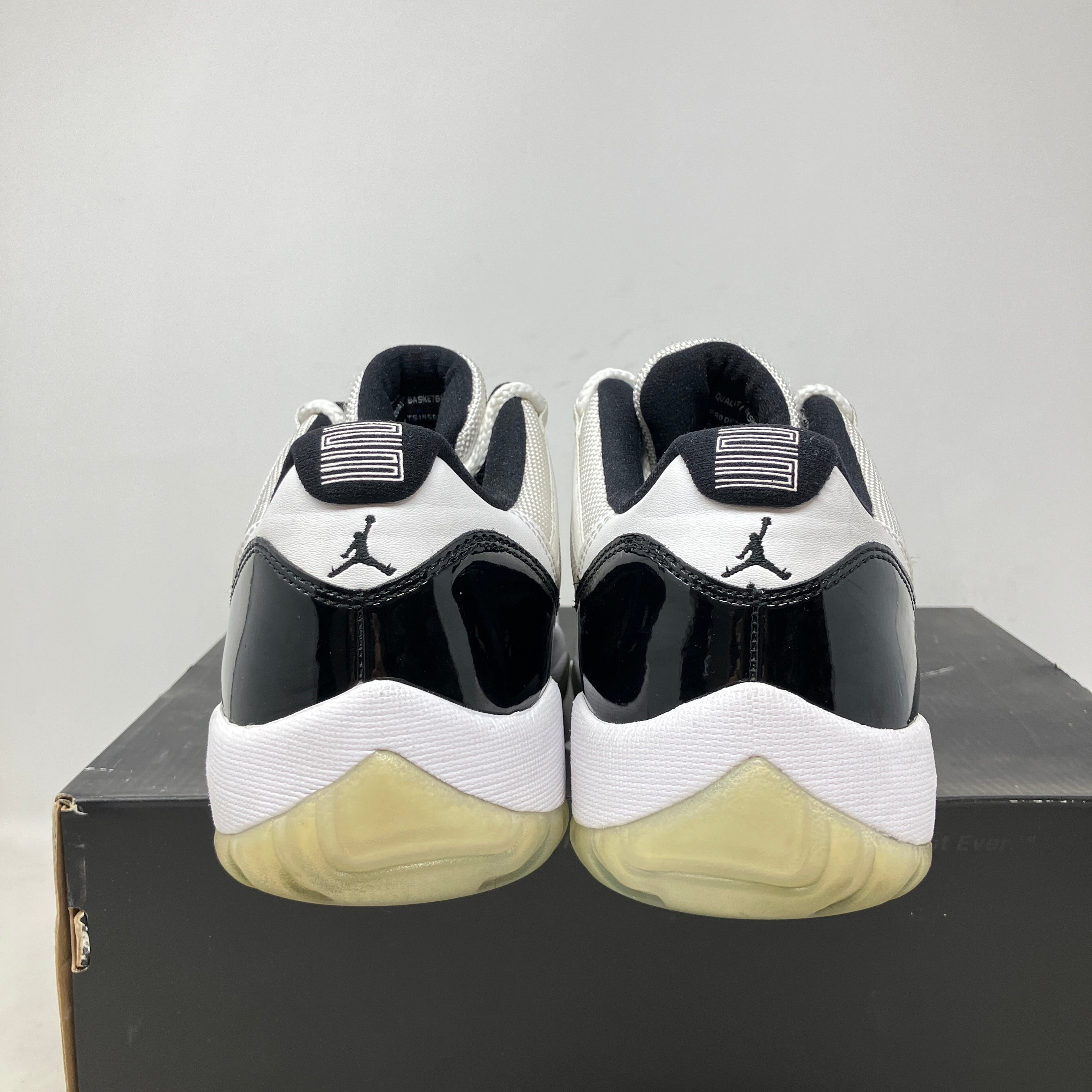 Jordan 11 Retro Low Concord