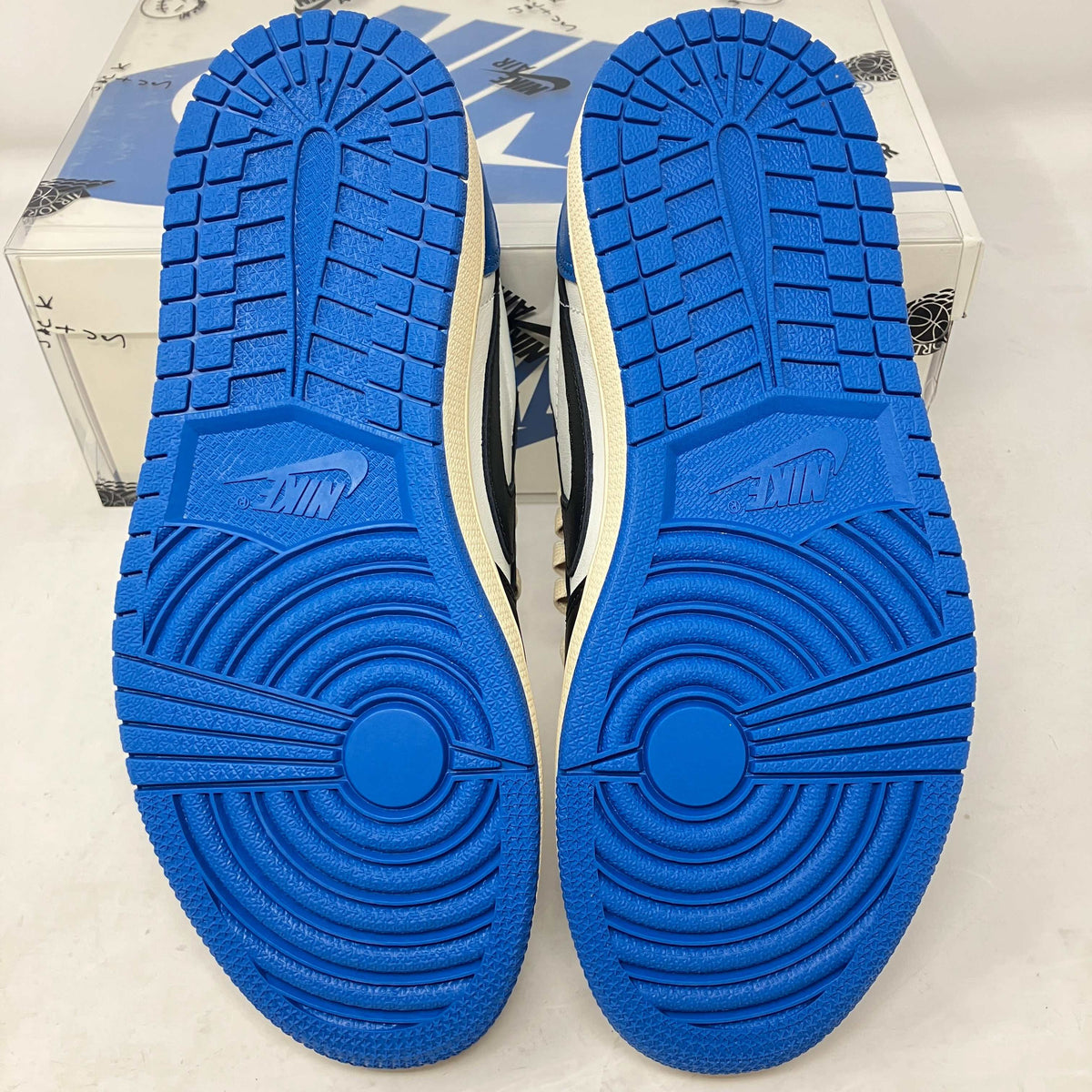 Jordan 1 Retro Low OG SP Fragment x Travis Scott