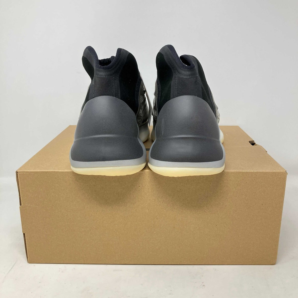 adidas Yeezy QNTM Barium