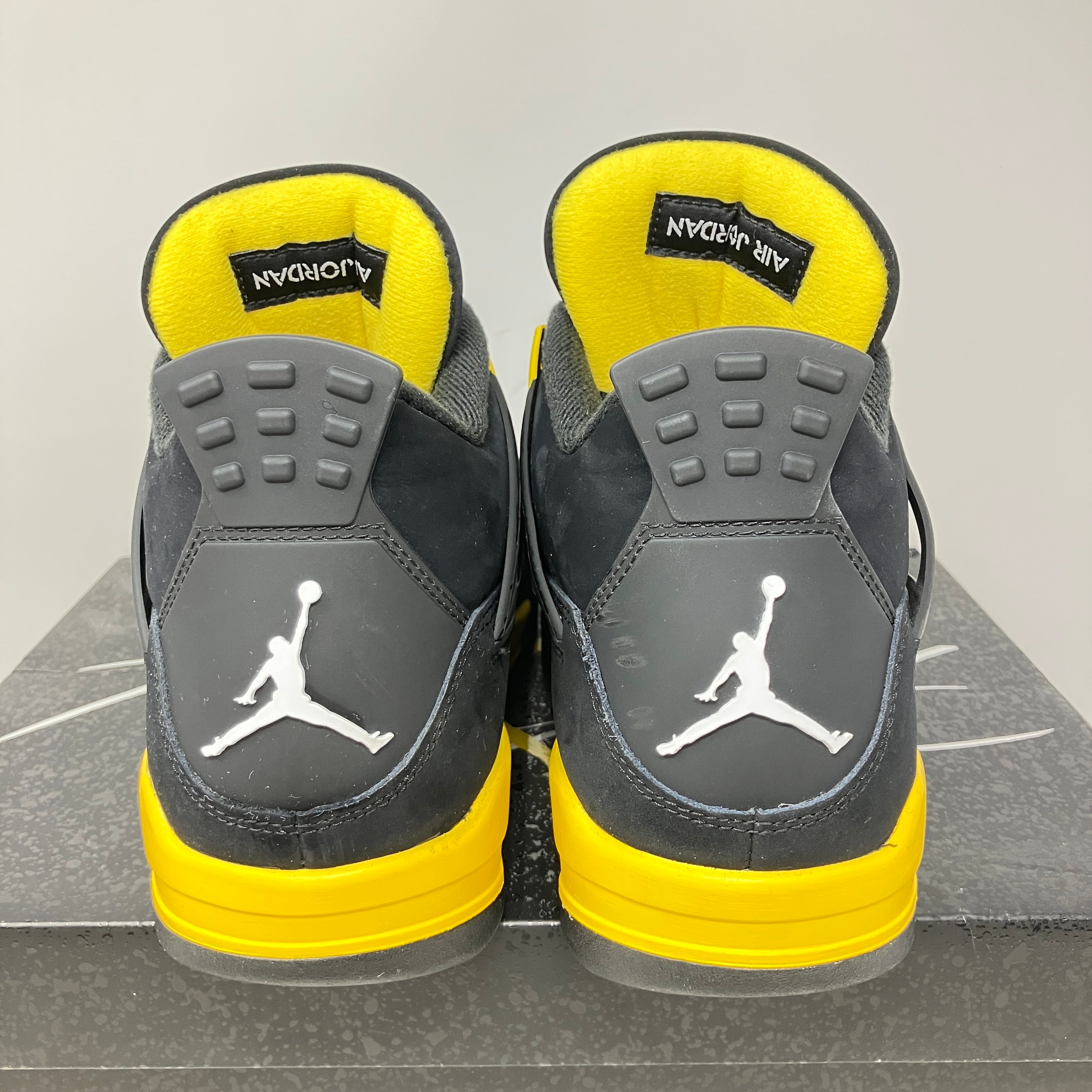 Jordan 4 Retro Thunder (2023)